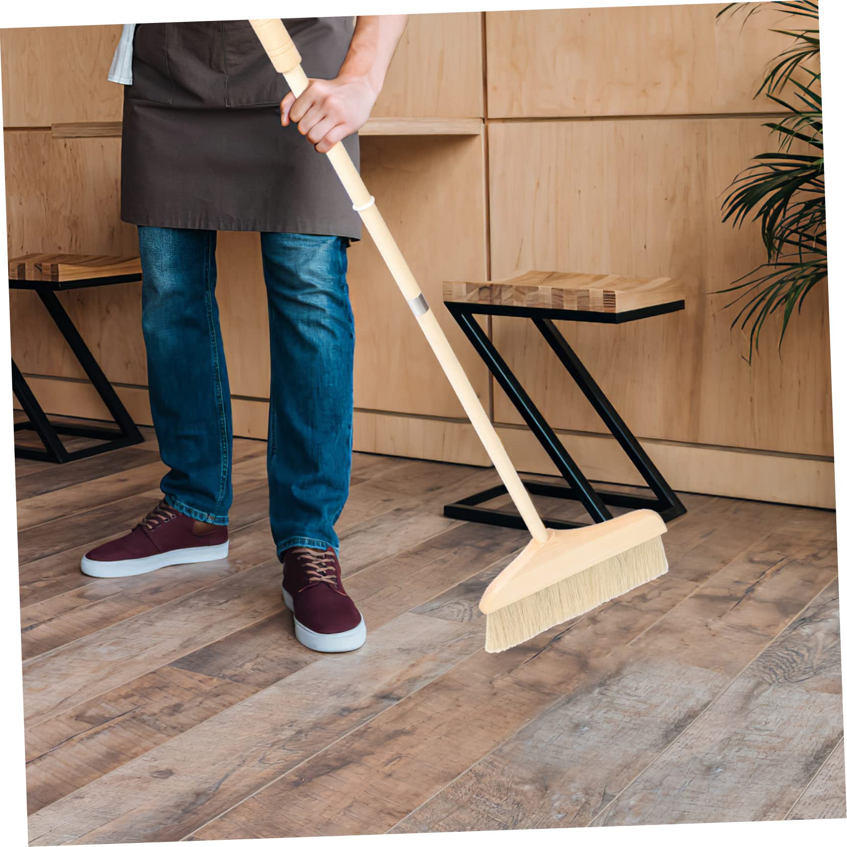 Scopa a Setole Morbide Manico in Legno, Pulizia Casa | Colore Khaki, per Tappeti e Pavimenti, Rimuove Polvere e Chioma, Uso Interno ed Esterno