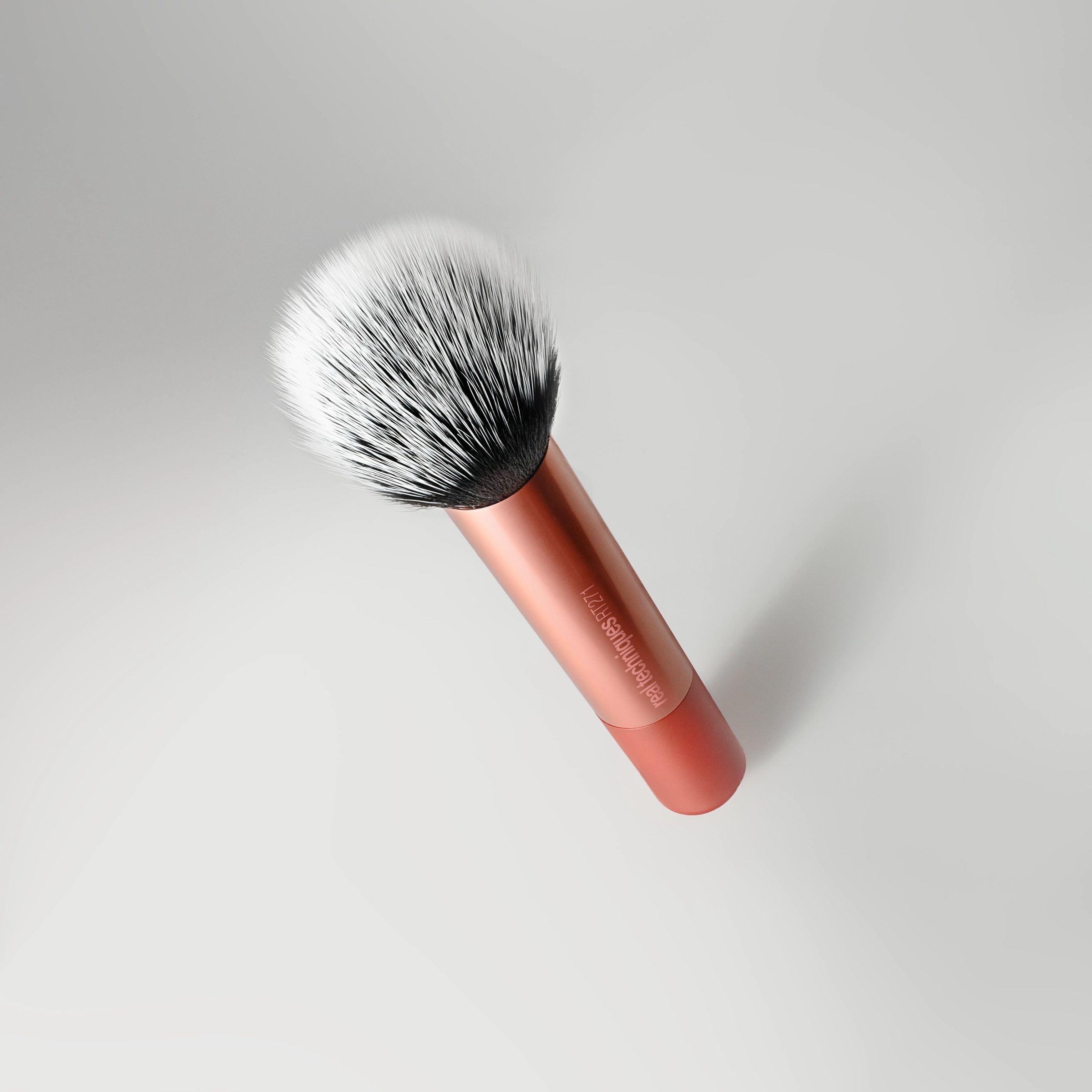 Real Techniques Skin Tint Base Brush, Liquid Foundation Makeup Brush for Skin Tint & Tinted Moisturizer, Streak-Free Blending, UltraPlush Bristles, Cruelty-Free, 1 Count