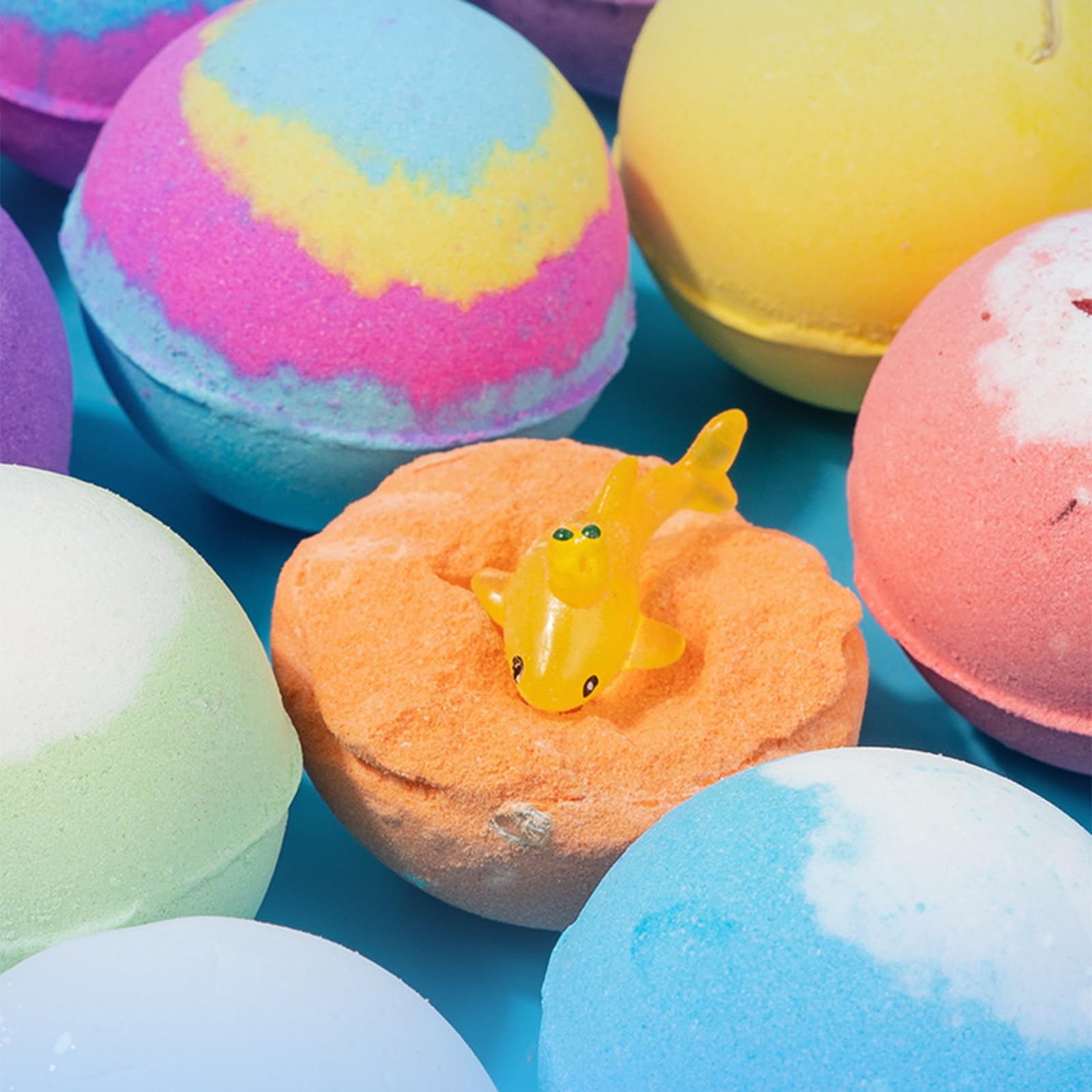 Packung mit 12 natürlichen Badebomben für Kinder, bunte und hautfreundliche Sprudelblasen, leicht zu reinigen mit Sur