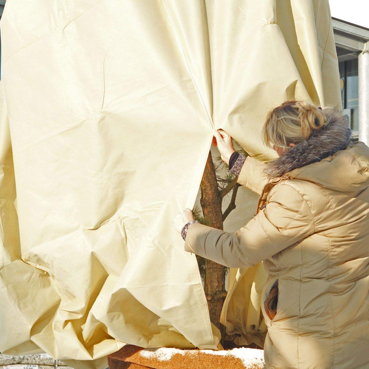 AFP Winterschutz Vlieshaube Strong beige, 120 x 180cm 140g/qm extrem  haltbar  Kbelpflanzensack Gartenvlies atmungsaktiv Olivenbaum, Palme  Frostschutz/Reiverschluss / 2 Jutesckchen gratis : Amazon.de: Garten