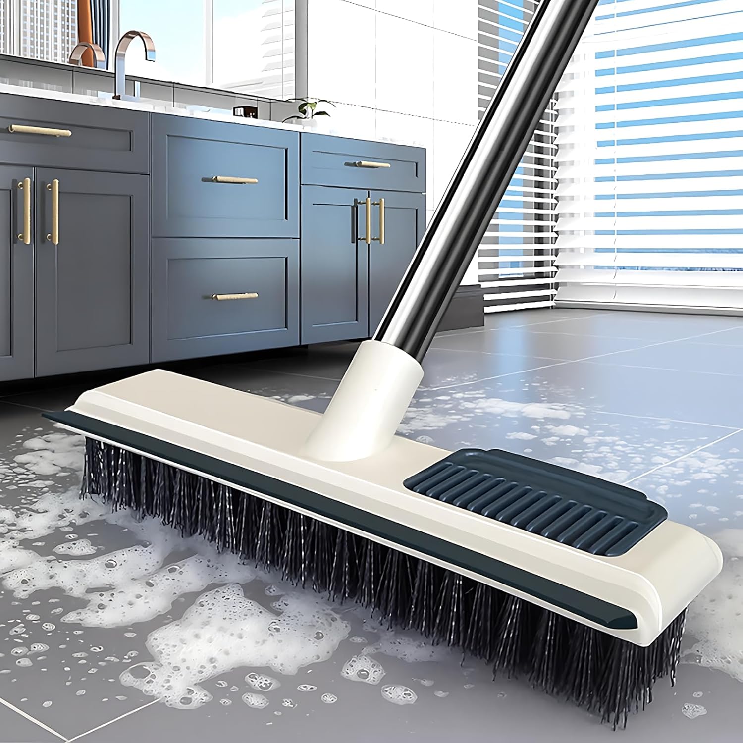 Cepillo de limpieza de pisos con mango largo y escobilla de goma incorporada, fregadora 2 en 1 para baño, patio, garaje, pared, piscina y cocina con cepillos de limpieza de grietas adicionales