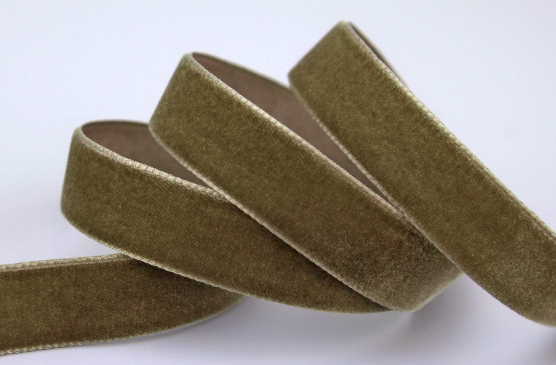 finemark 3 m x 16 mm Velvet Ribbon Taupe (636 Cafe) Decorative Ribbon Velour One Sided Velvet Fixed Edge Velvet Ribbon for Sewing Decorating