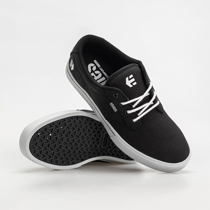 Etnies men's Sneaker Skate Shoe