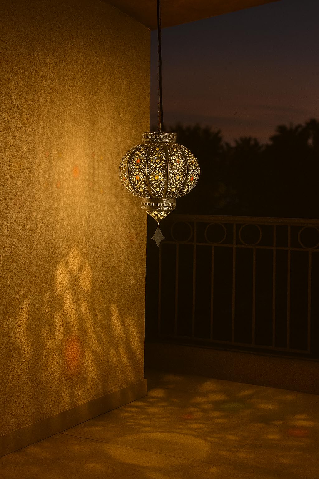 Marrakesch L1085 - Lampada da parete in stile orientale Nakous, altezza: 44 cm, larghezza: 29 cm, profondità: 14 cm, struttura in ferro e paralume in pelle, colore: Rosso