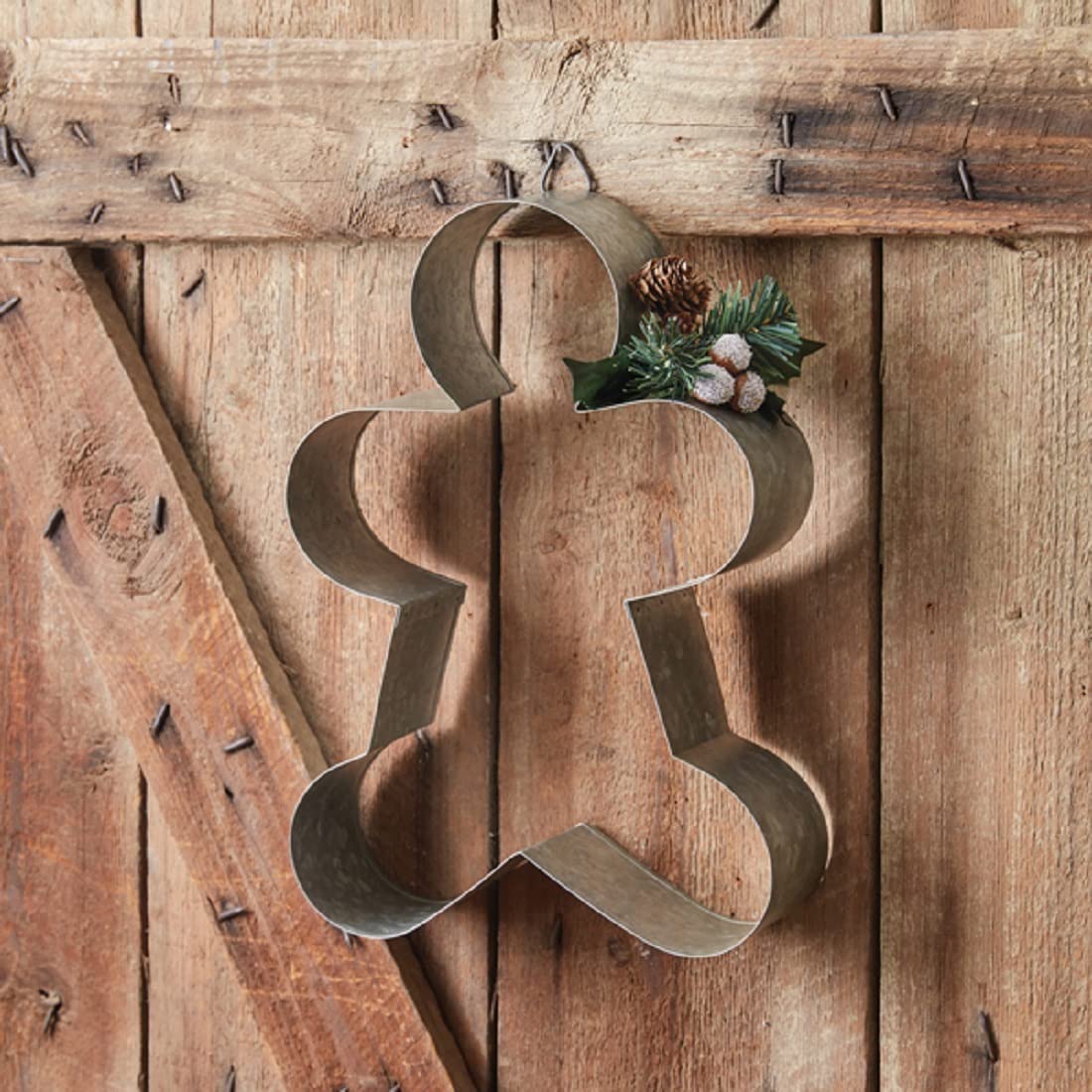 Colonial Tin Works Cortador de galletas de jengibre para decoración de pared, metal galvanizado, 10.5 pulgadas de ancho x 3 pulgadas de profundidad x 15 pulgadas de alto, colgador triangular, tema
