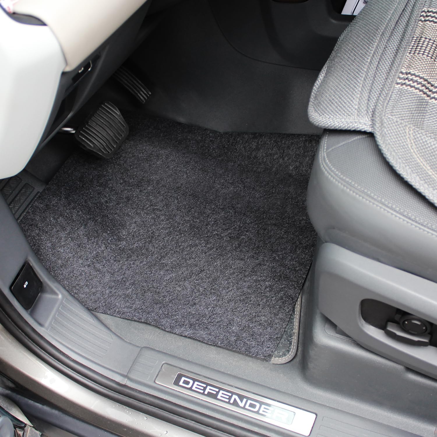RUENXG 30-Pack Disposable Car Floor Mats - 19.6"x15.7", Non-Woven Fabric, Black With Footprint Print - View #9