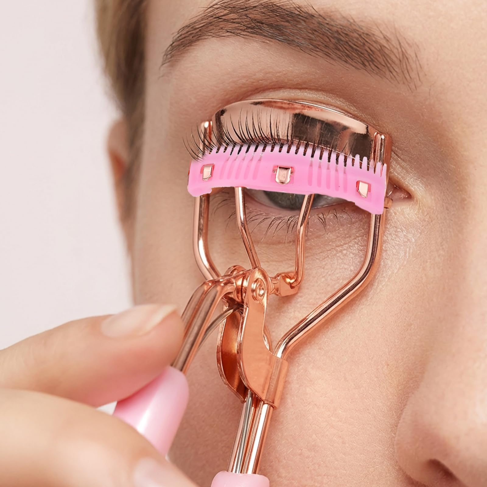 Rizador de pestañas de acero inoxidable con 10 almohadillas de repuesto de silicona, herramienta de maquillaje profesional con peine integrado para mujeres y niñas de todas las formas de ojos