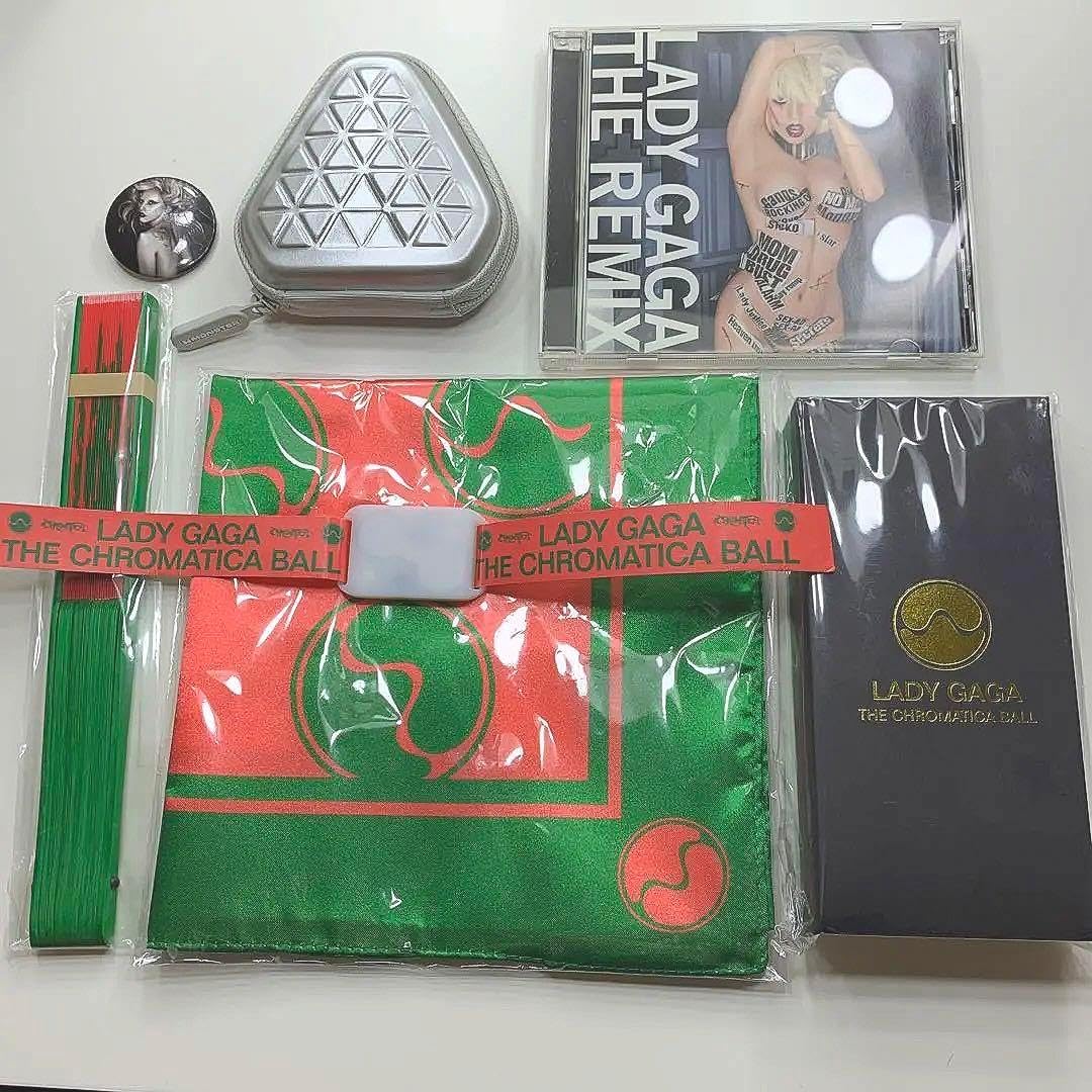 レディ・ガガ クロマティカツアーグッズ(VIP席限定グッズ付き)☆ 14点