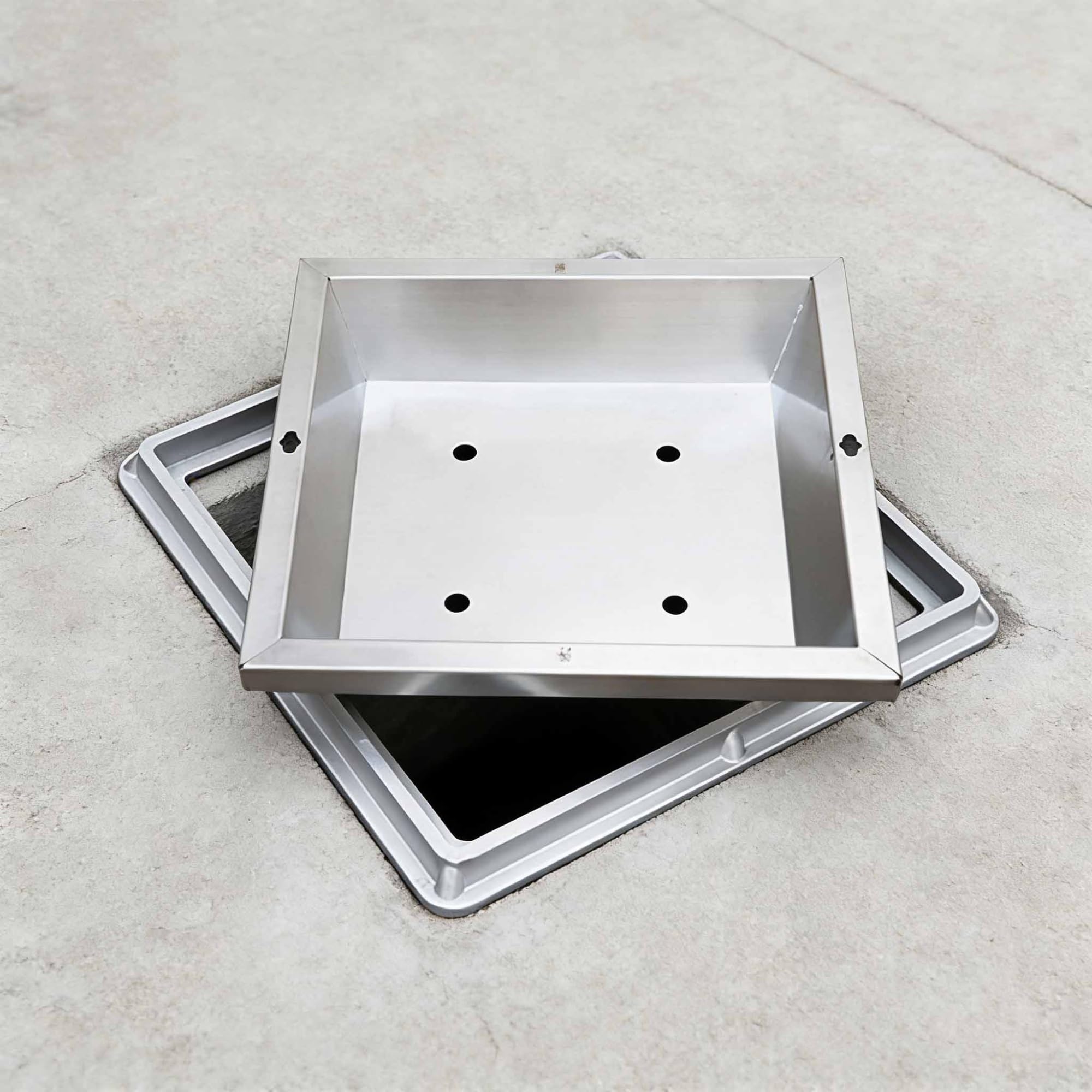 Tapa de tanque séptico para patio con diseño empotrado invisible