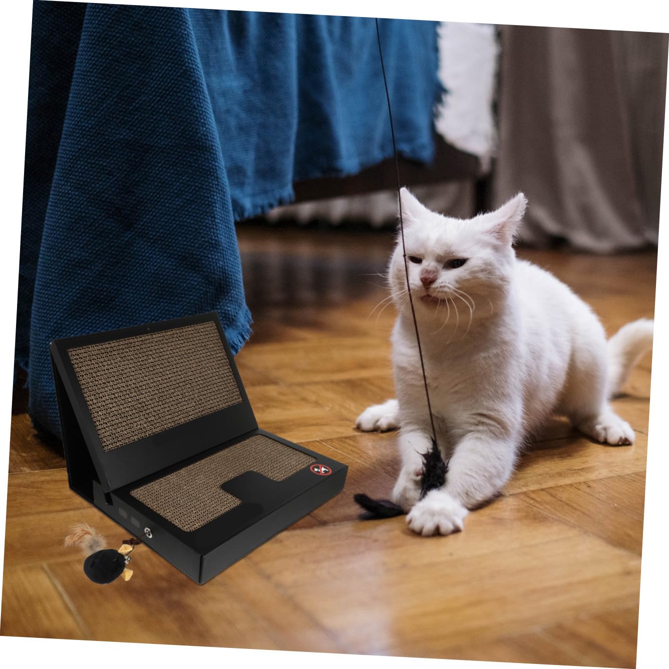 Rascador para Gatos con Forma de Portátil, 1 Juego Negro | Cartón Ondulado, Diseño Equilibrado y Portátil, Incluye Varita Teaser para Uso en Casa