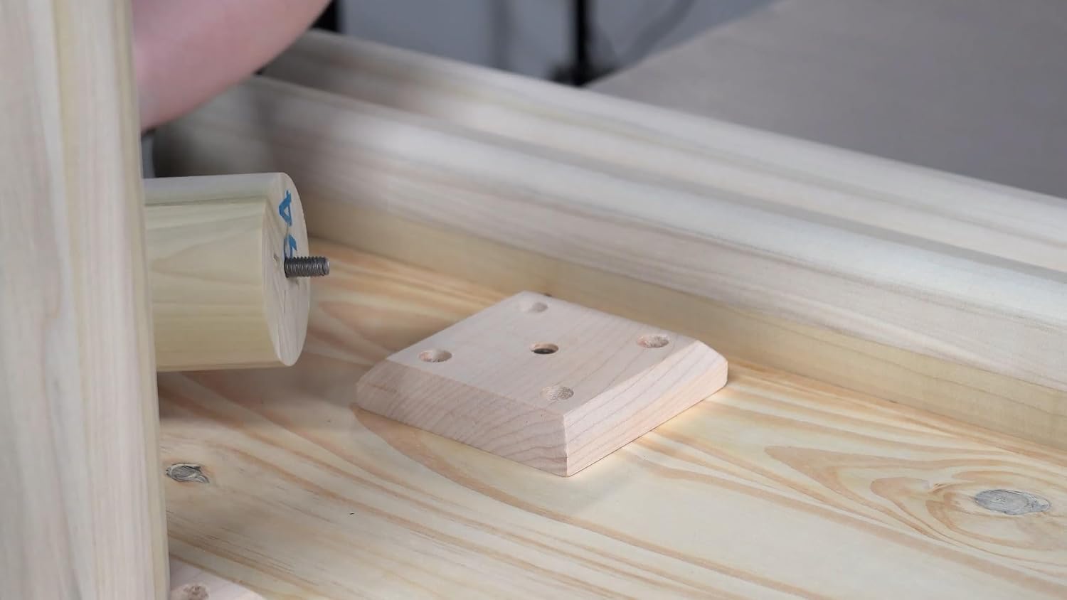 Osborne Wood Products 4" x 4" x 3/4" Wooden Leg Mounting Blocks (Set of Four), Mounting Block Wood Plates, Accepts Hanger Bolt on Leg or Foot (Not Included), Attachment Screws are Included