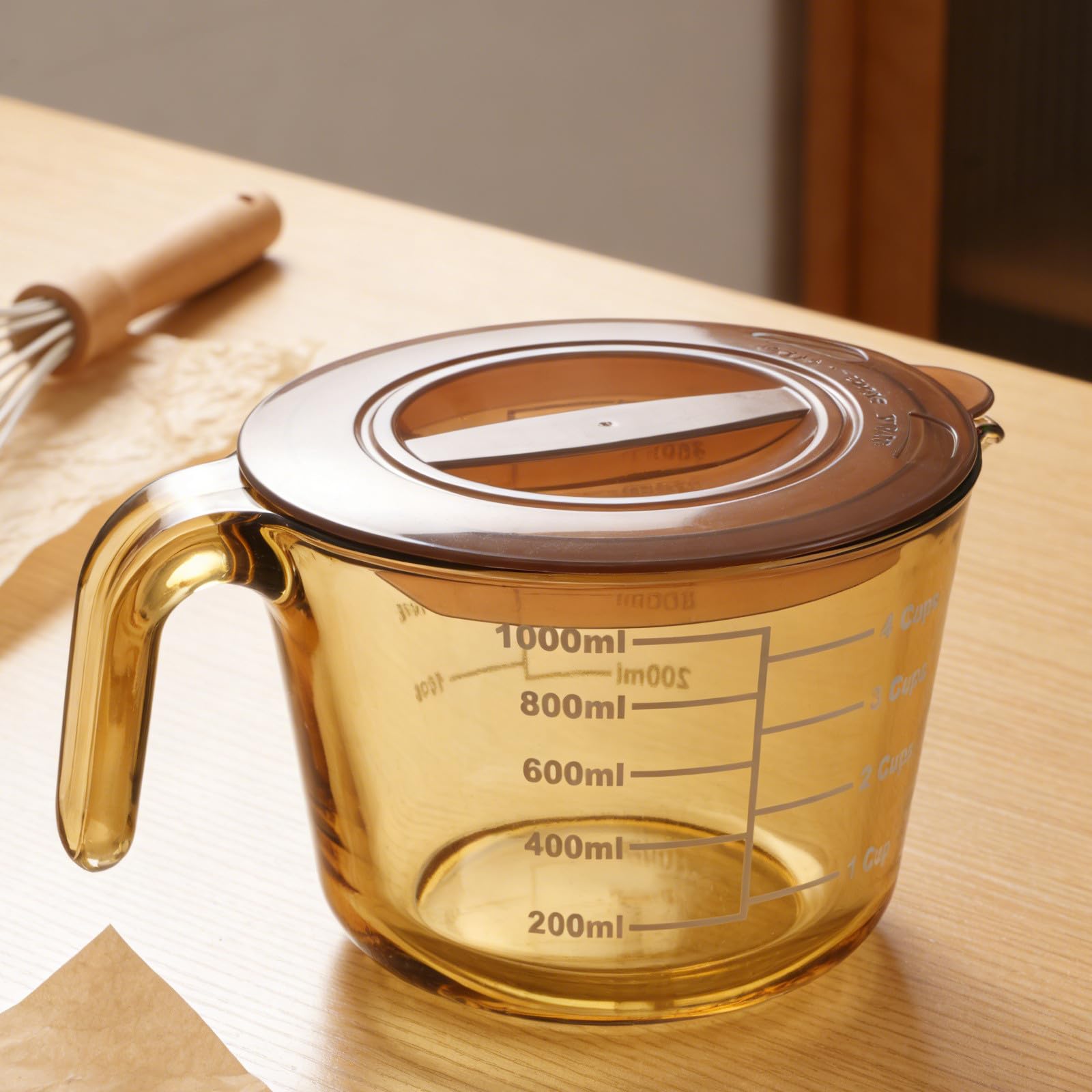 Hitzebeständiger Messbecher aus Glas mit Deckel und Ausgießer – 1000 ml Messbecher zum Backen und Kochen – Vielseitiger Flüssigkeitsmessbehälter
