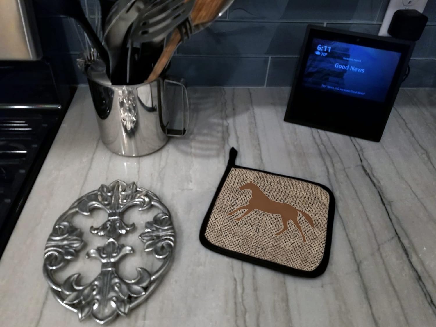 Caroline's Treasures BB1003-BL-BN-PTHD Horse Burlap and Brown Pair of Pot Holders, Brown Kitchen Heat Resistant Pot Holders Sets Oven Hot Pads for Cooking Baking BBQ, 7 1/2 x 7 1/2