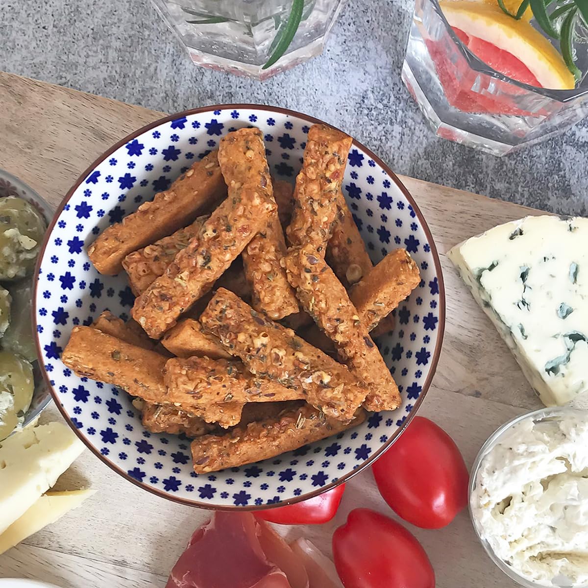 Dr. Karg’s BIO Rustinis Vollkorn-Knabberei Tomate & Emmentaler - knusprig, vegetarisch, Vollkorn Knuspergebäck, fruchtigen Tomaten & würzigem Emmentaler, ofengebacken, ohne Zusatzstoffe, 12x125g