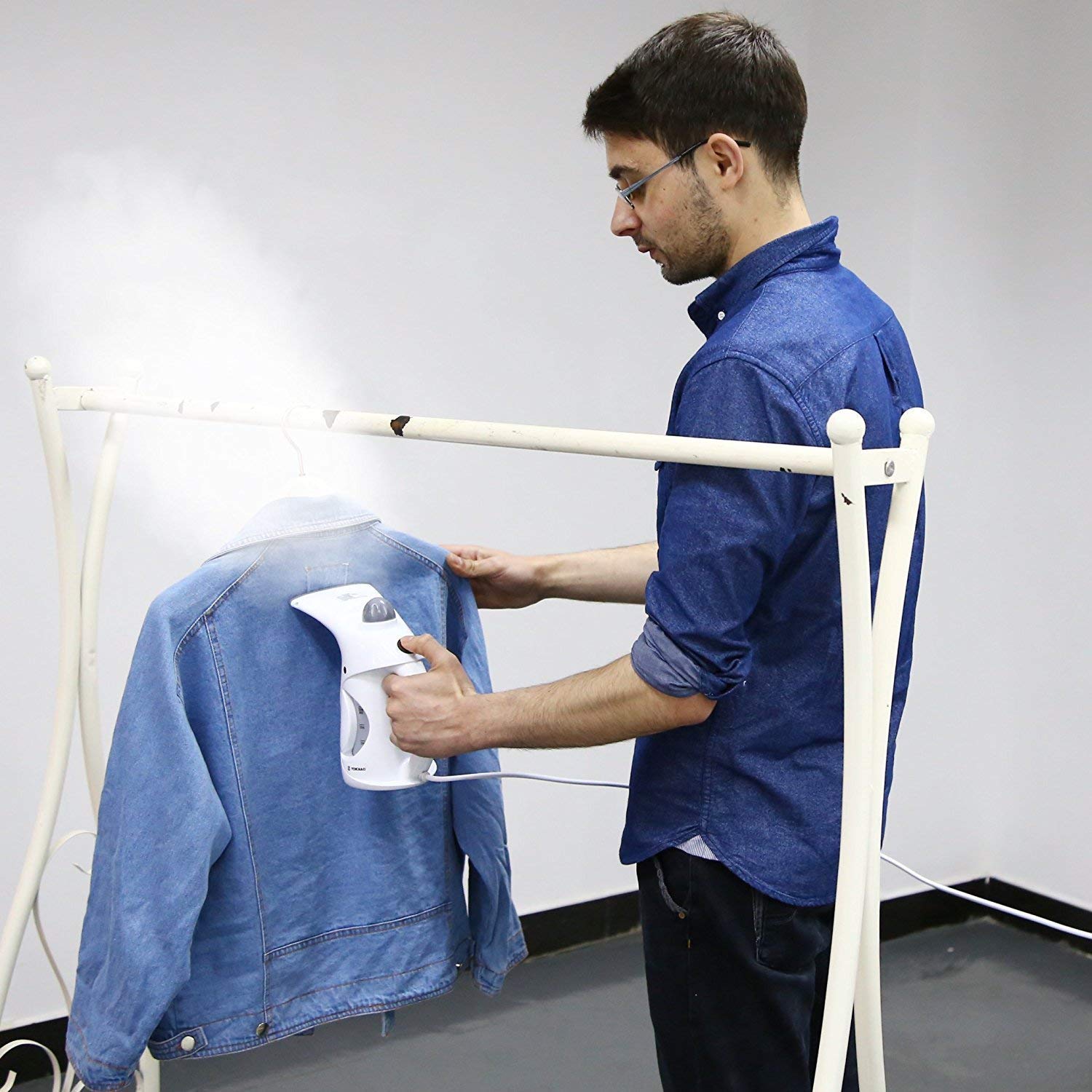 RRJ Steam Iron Portable Hand-Held Electric Garment Steamer with 200ml Water Tank 4