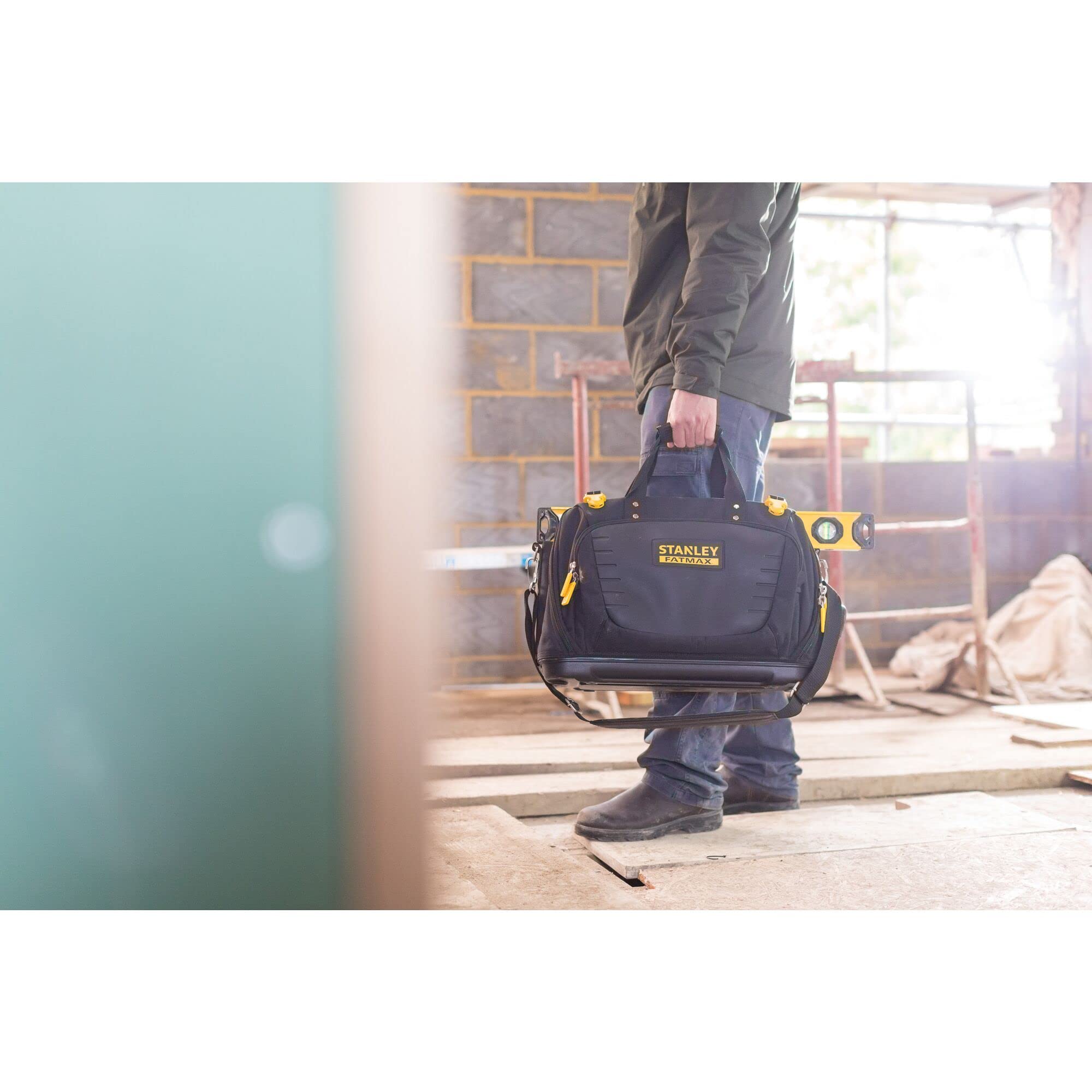 Stanley FatMax Werkzeugtasche/Tragetasche für Werkzeug Quick Access (mit 4 Fächern, aus 600 x 600 Denier Nylon, mit Kunststoffboden & gepolstertem Schultergurt) FMST1-80147