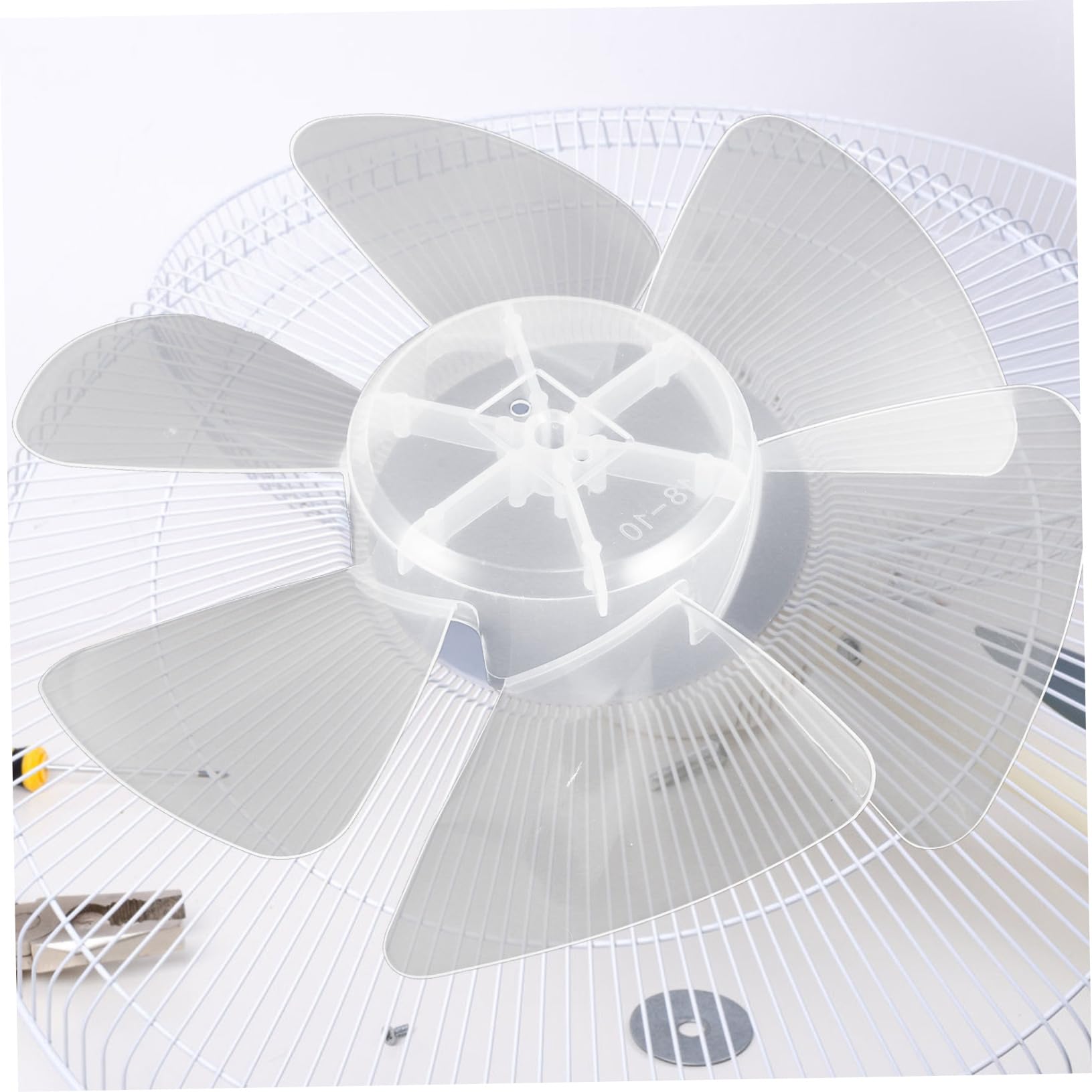ホワイトスタンドファン 6枚羽根 Amazon.co.jp: Gatuida 扇風機の羽根 少し 立っている 6枚葉ファン