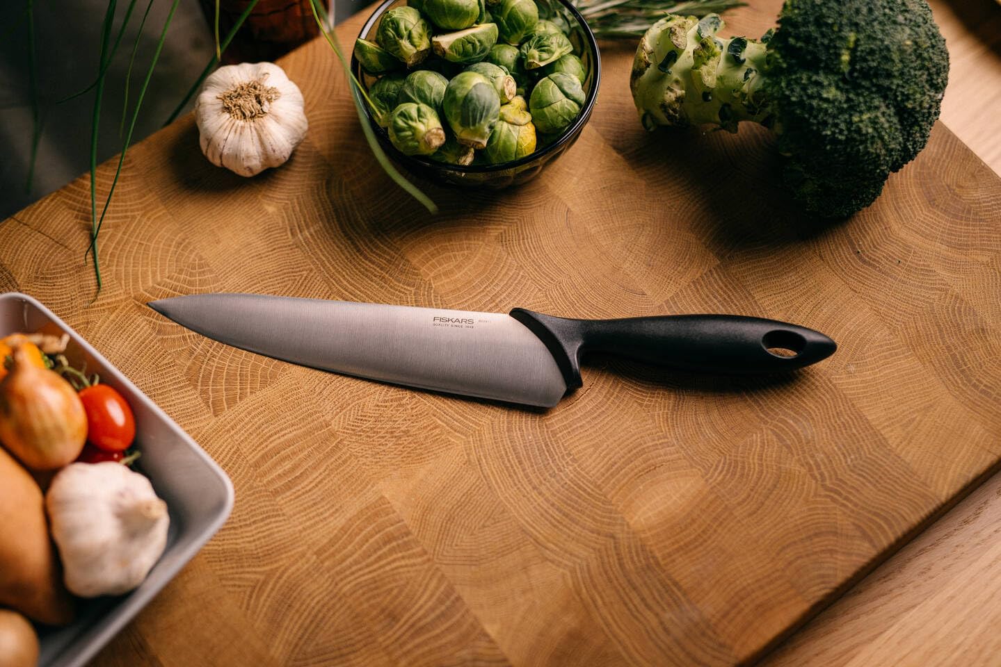 Nóż szefa kuchni Fiskars, Essential, długość ostrza: 21 cm, stal nierdzewna/tworzywo sztuczne PP, czarny, 1065565