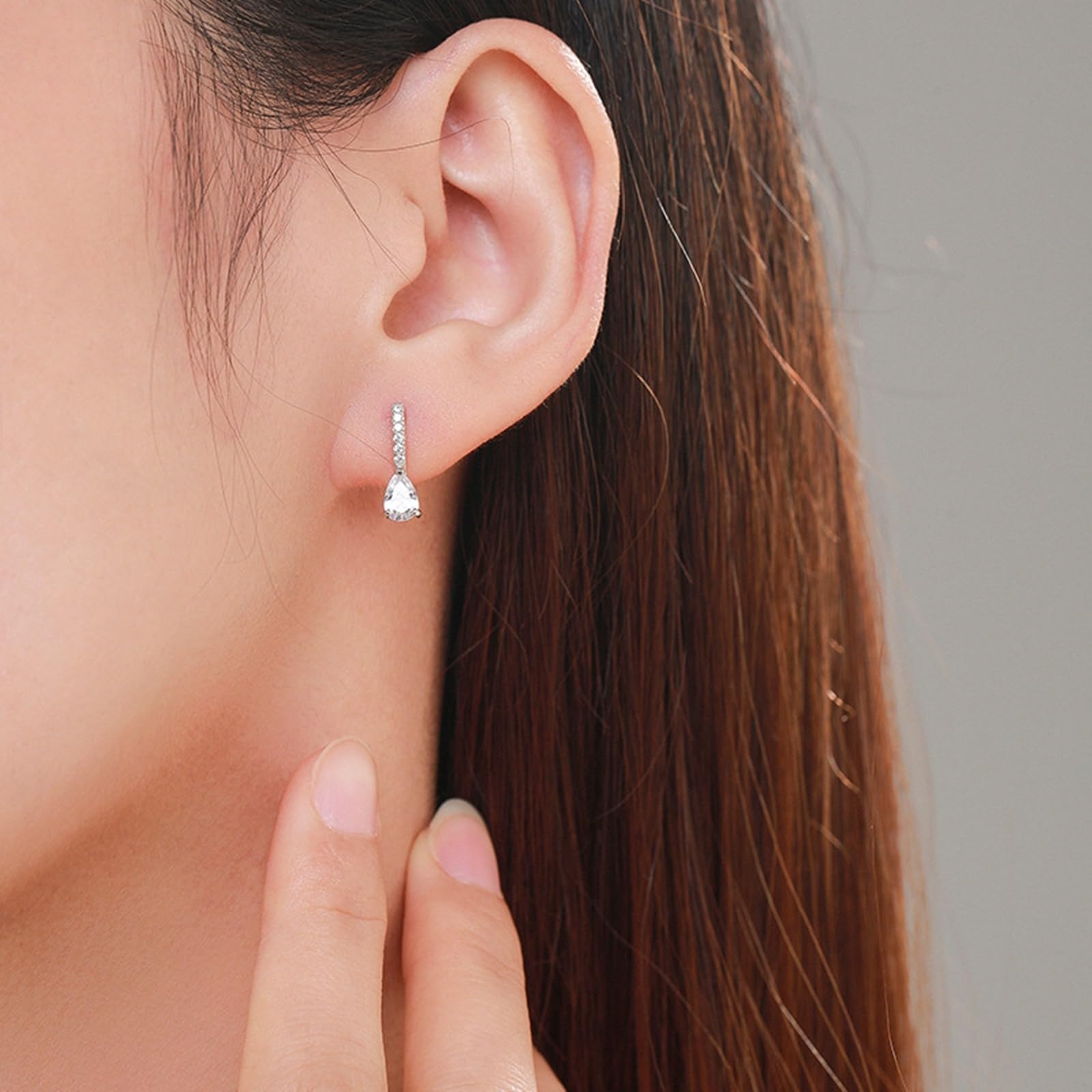 Pendientes de oro blanco para mujer, modernos, aretes de oro blanco colgantes para ella, lágrima
