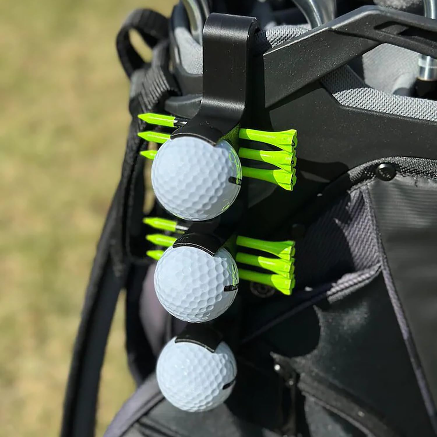 Porta Palline Golf con Gancio - 1 Pezzo, Nero, Chiusura Rapida, Versatili 2 in 1 Accessori da Golfe Portatili, Adatto per Sacche da Golf, Offre Spazio per 3 Palline e 6 Tee