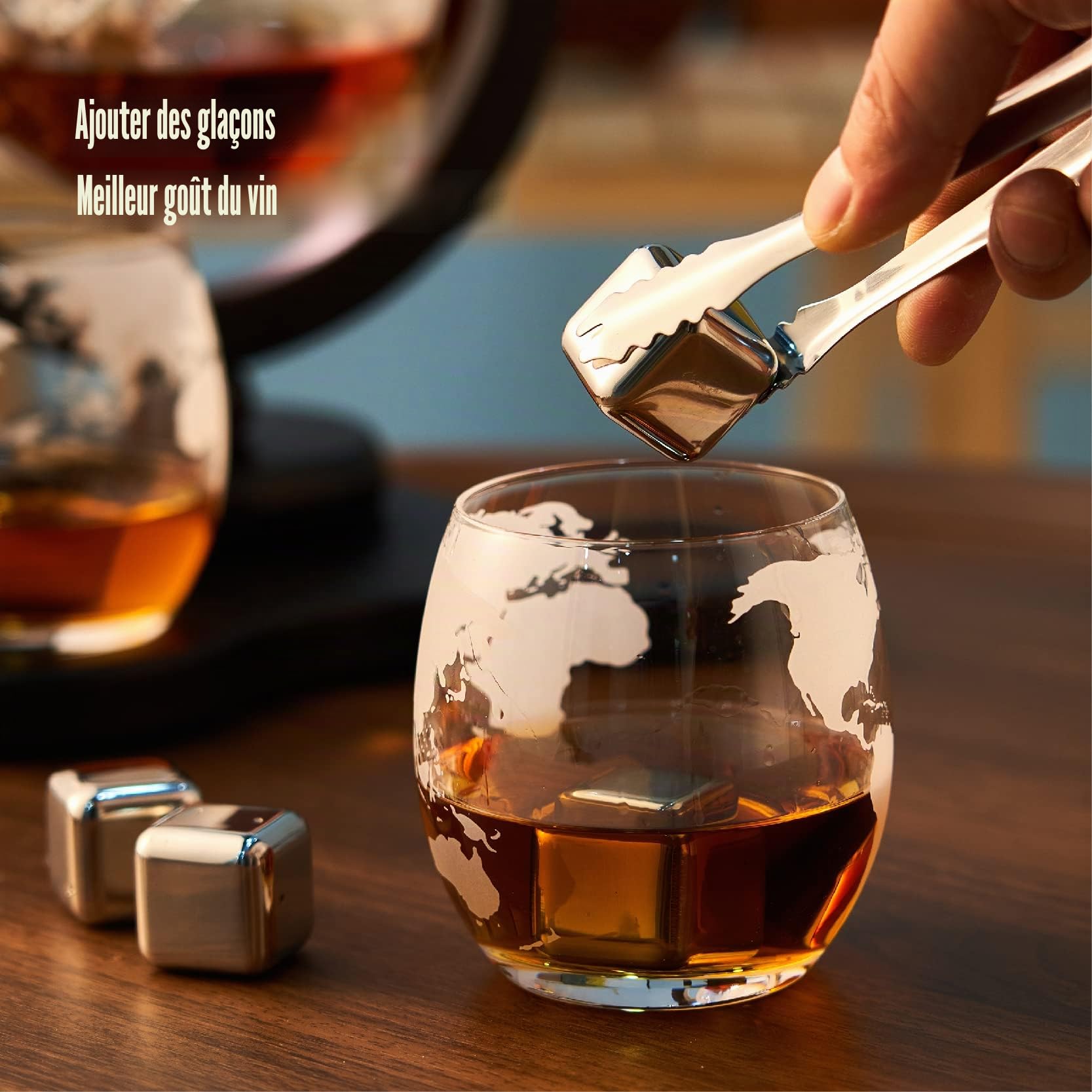 Carafe à Whisky Globe Set 850ml,avec 2 Verres Globe Gravés, Entonnoir en Acier Inoxydable et 8 Pierres à Whisky en Acier Inoxydable,Cadeau Anniversaire Fête des Pères pour Homme (A-850ML)