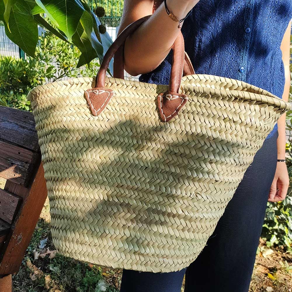 Cestino da spiaggia artigianale in foglie di palma naturale, borsa polivalente intrecciata a mano con manici in vero cuoio, stile chic e disinvolto ideale per la stagione estiva