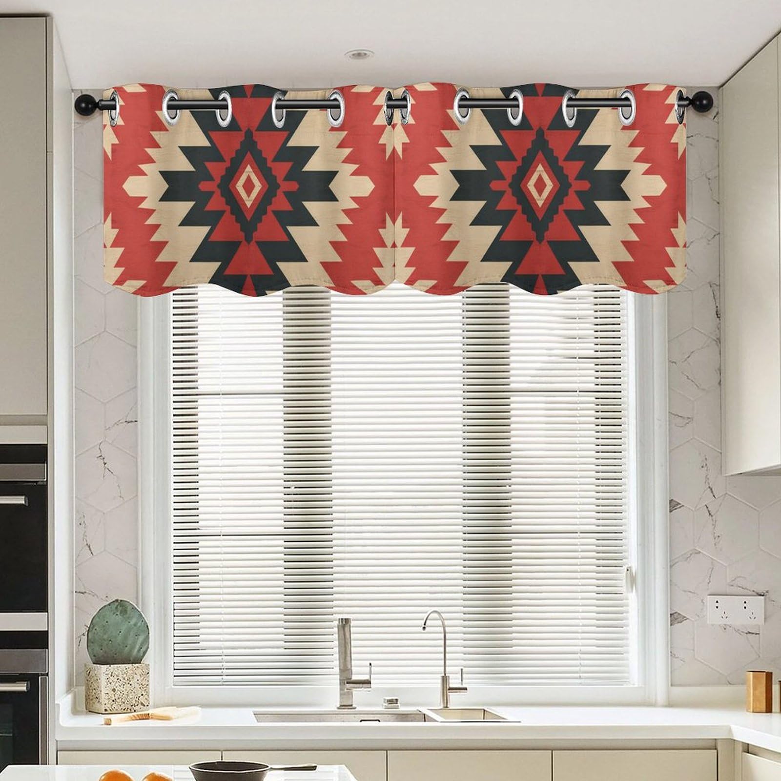 Cantonnières ethniques africaines pour décorer une cuisine lumineuse ou un café