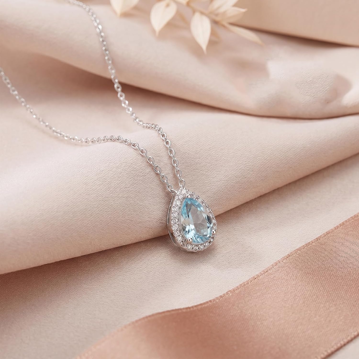 Dainty Teardrop Pendant Necklaces for Women, 14K Gold/Silver Plated Cubic Zirconia Necklace Solitaire Simple Prom Drop CZ Choker Necklace Fashion Jewelry Gift