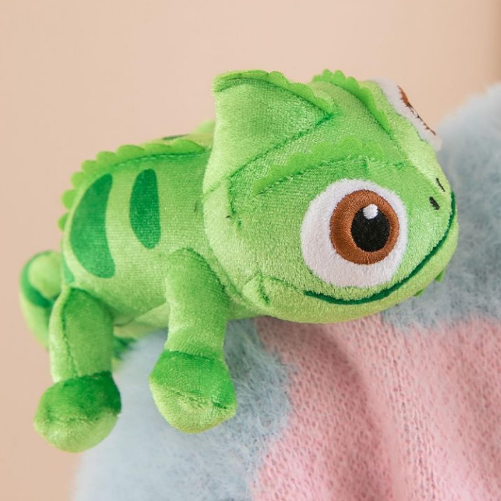 OUKEYI Pascal Plush Shoulder Riding Chameleon Stuffed Animal Toy,Pascal Chameleon Plush Doll,Lizard Plush Animal Magnet Play,Chameleon Pascal Plushies Pillow