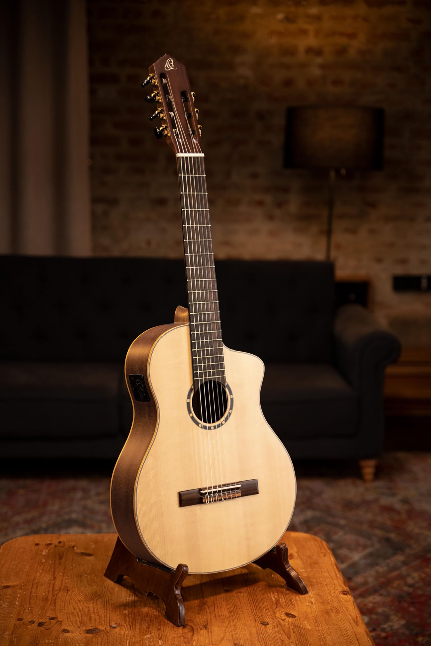 Ortega Guitars Family Series Pro - Guitarra de concierto de 7 cuerdas, electroacústica, abeto y sapele con acabado satinado, color natural, incluye funda (RCE133-7)