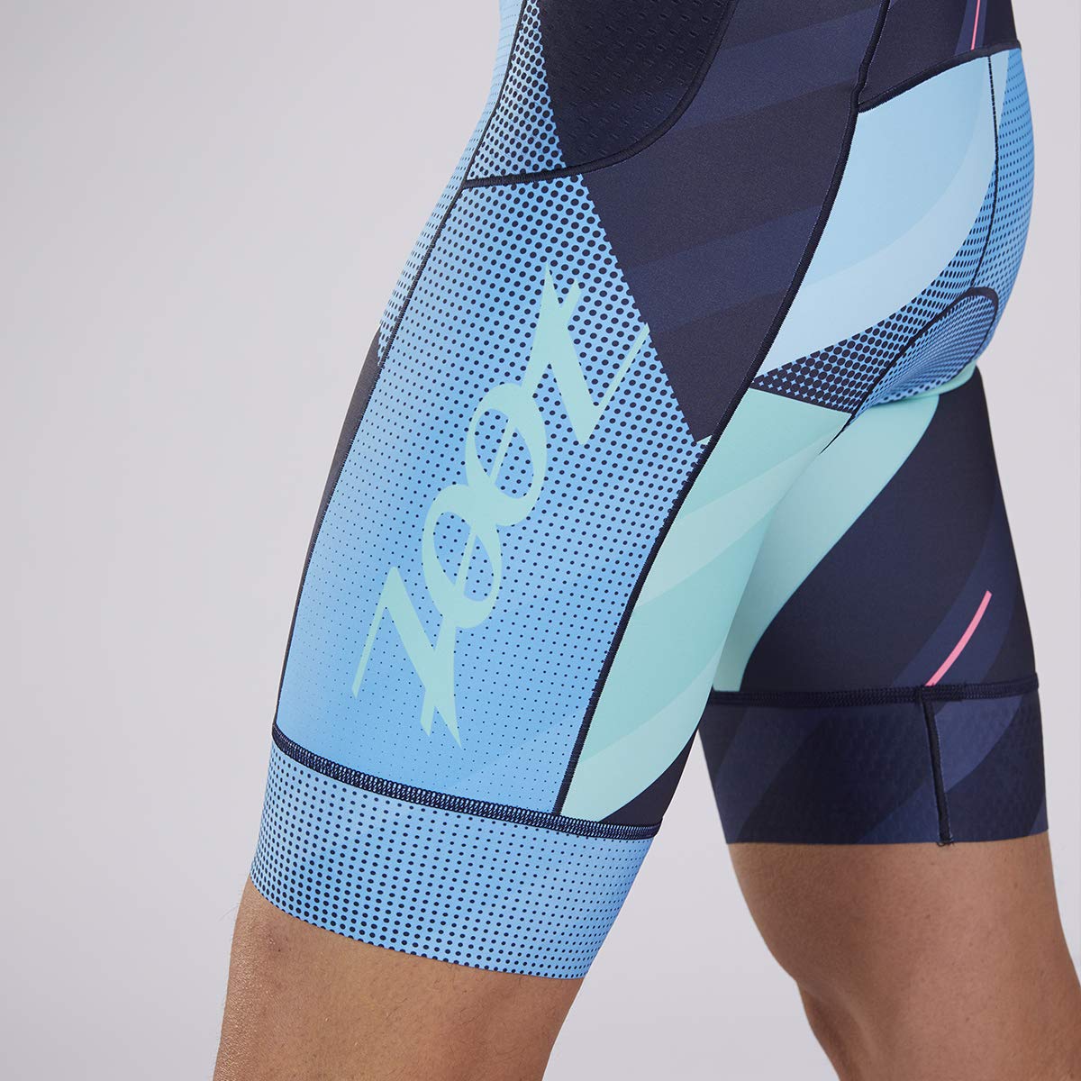 Zoot Herren Aero Triathlon Rennanzug Style Cali mit Ärmel, reflektierenden Elementen, LSF 50+, Zwei Rückentaschen und 15cm Frontzipper