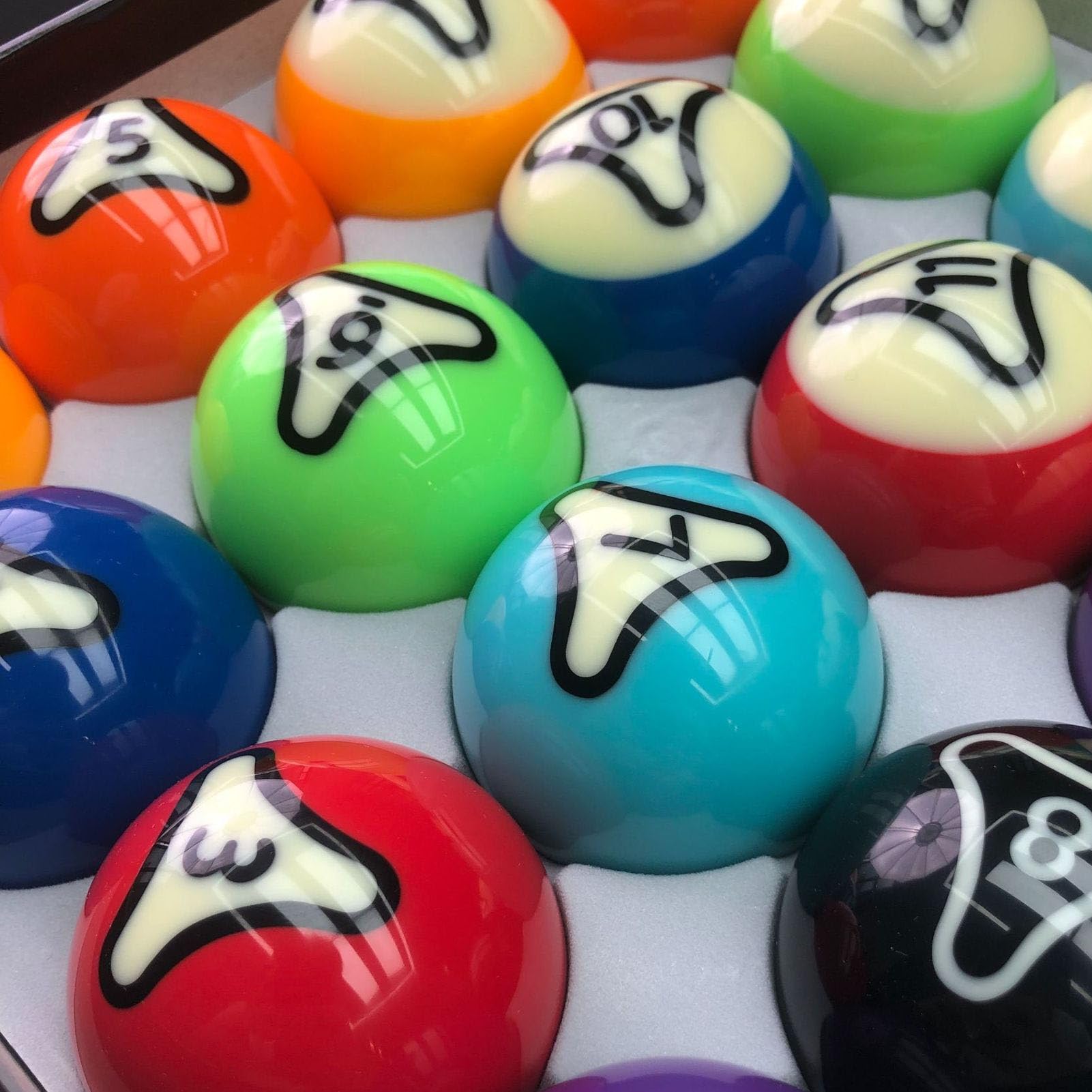 Fockety Zestaw Bilardowy Basenowy, 16pcs 2.25 Cali w Stylu Amerykańskim Zestaw Billiard Ball z ściereczką, 57,2 Mm Amerykańskich Standardowych Piłek Bilardowych do ćwiczeń Turniejowych,