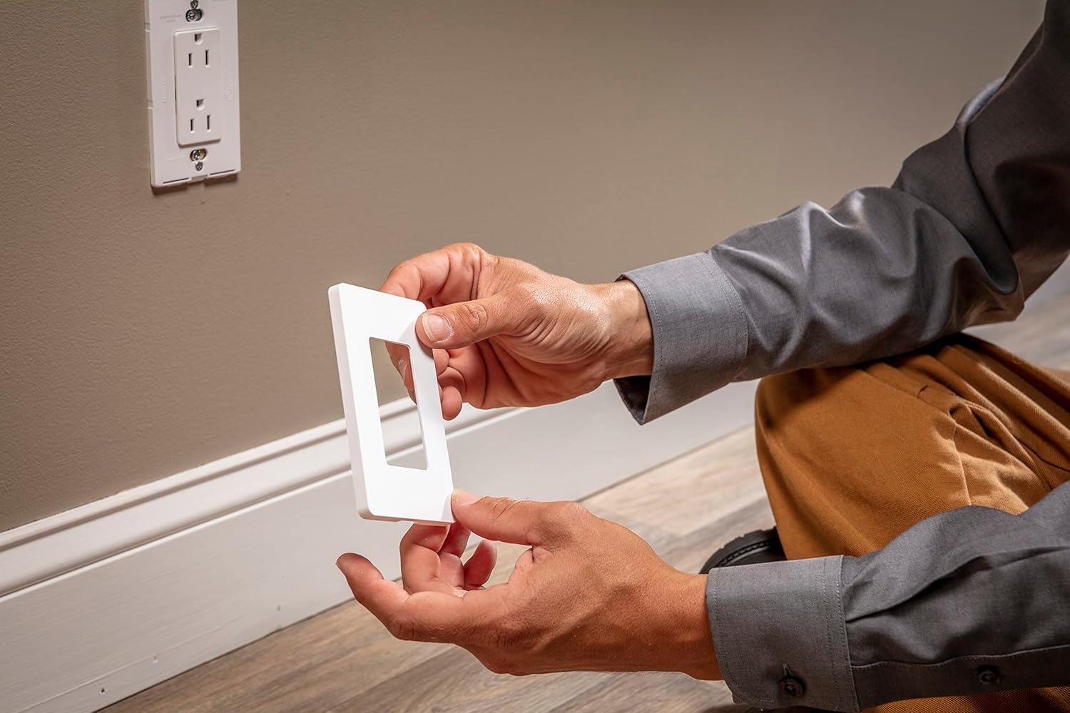 Square D by Schneider Electric Square D X Series Standard Size Screwless Wall Plate for Outlet and Light Switch, 1 Gang, Matte White