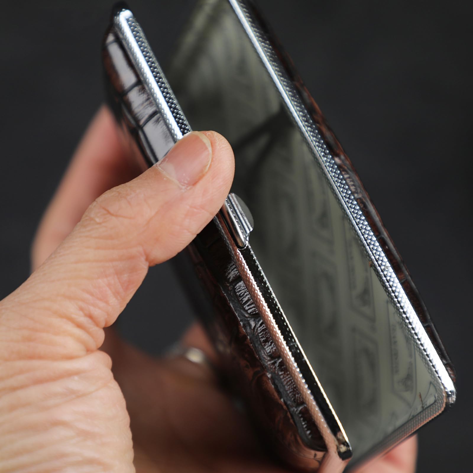 Portasigarette Slim in Pelle PU, Portasigarette in Metallo, per 20 Sigarette, per Uomo E DonnaDark Brown,One Size