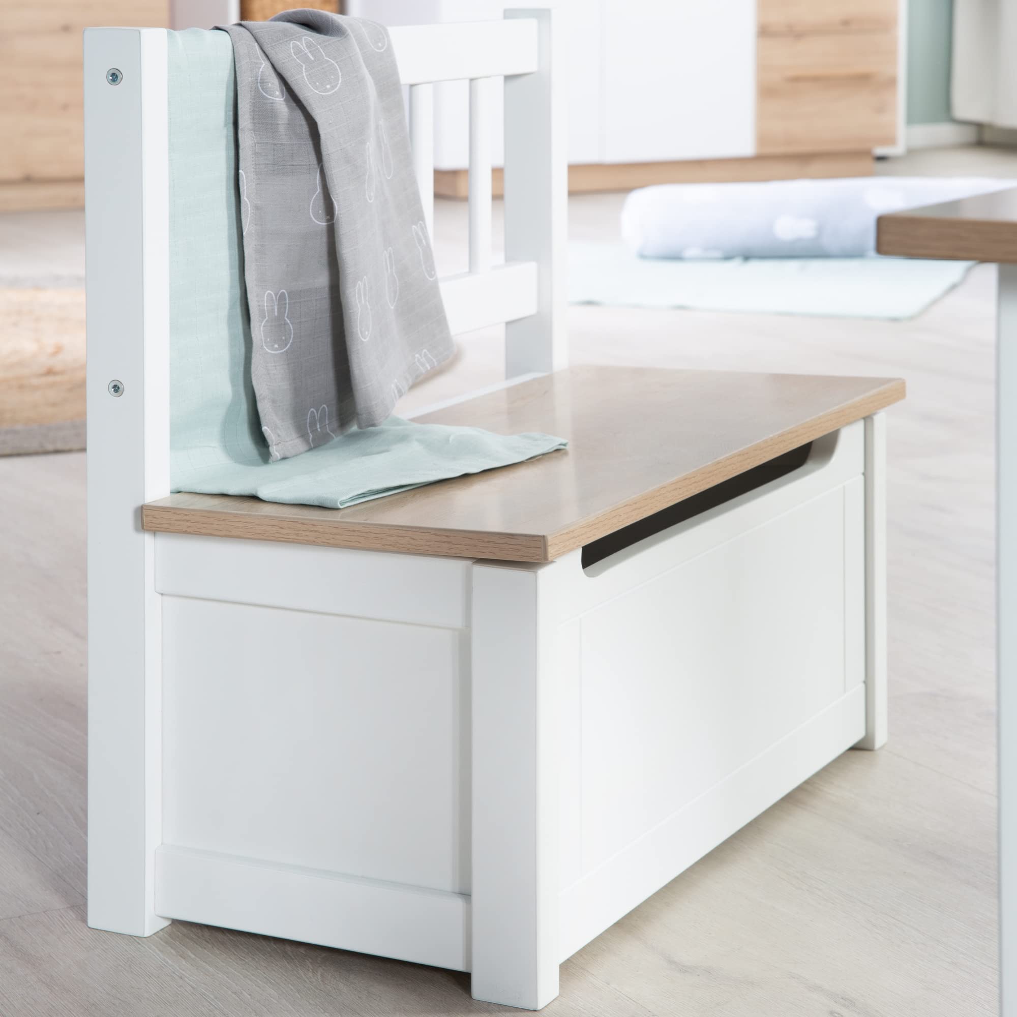 roba Banc-Coffre à Jouets Woody pour Enfant en Bois - Résistant aux Rayures - avec Charnière de Sécurité à Fermeture Douce - dès 18 Mois - Blanc/Aspect Bois