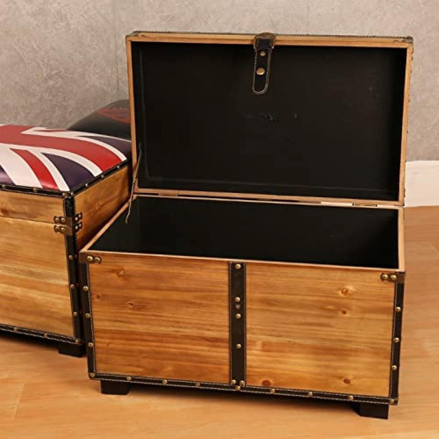 富本憲吉作色絵茶碗 大徳寺雪窓箱書 富本憲吉《色絵金銀彩四弁花染付