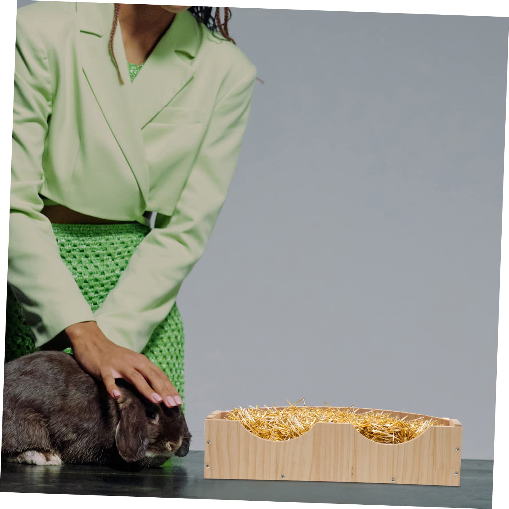 Hängendes Kaninchenfutter mit Fixator Kaninchengestell und Großer Futterrinne für Meerschweinchen und Chinchillas Einfach zu Bedienen