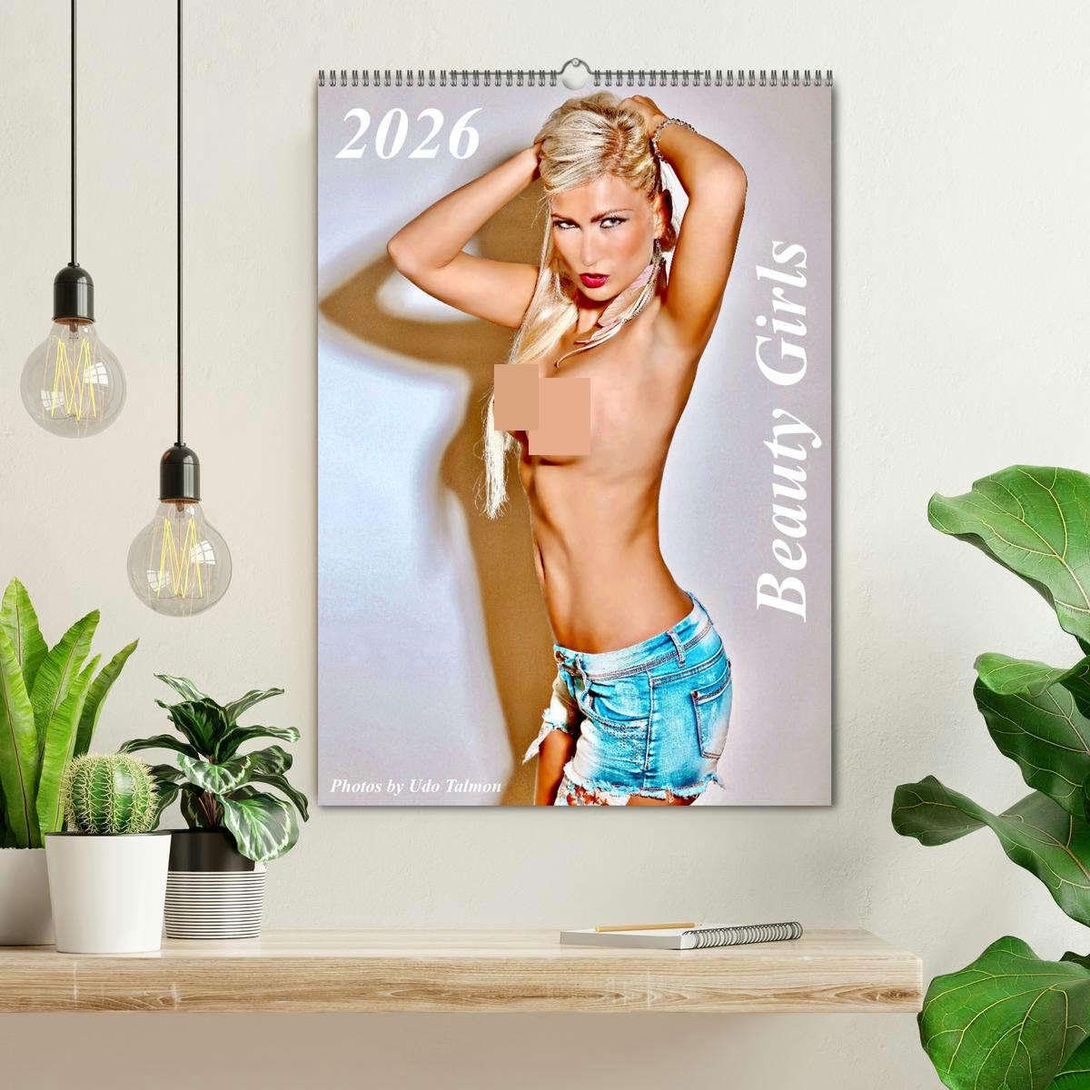 Beauty Girls 2026 (Wandkalender 2026 DIN A2 hoch), CALVENDO Monatskalender: Unser Kalender Beauty Girls mit hinreißenden Frauen kunstvoll in Szene gesetzt (CALVENDO Erotik)
