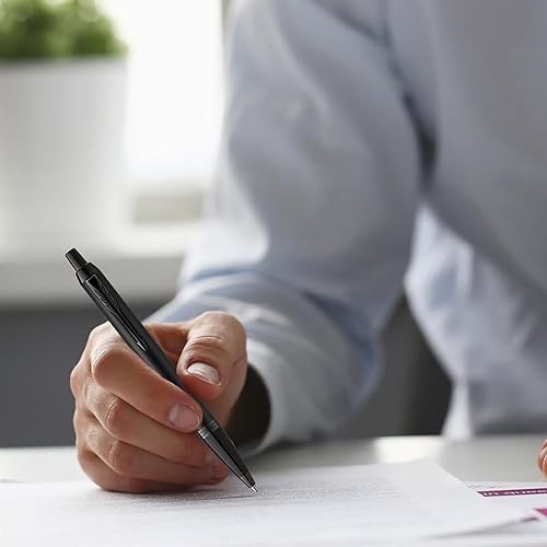 Vista 5 de Parker IM Bolígrafo Negro mate con borde negro Punta media con recarga de tinta azul Caja de regalo