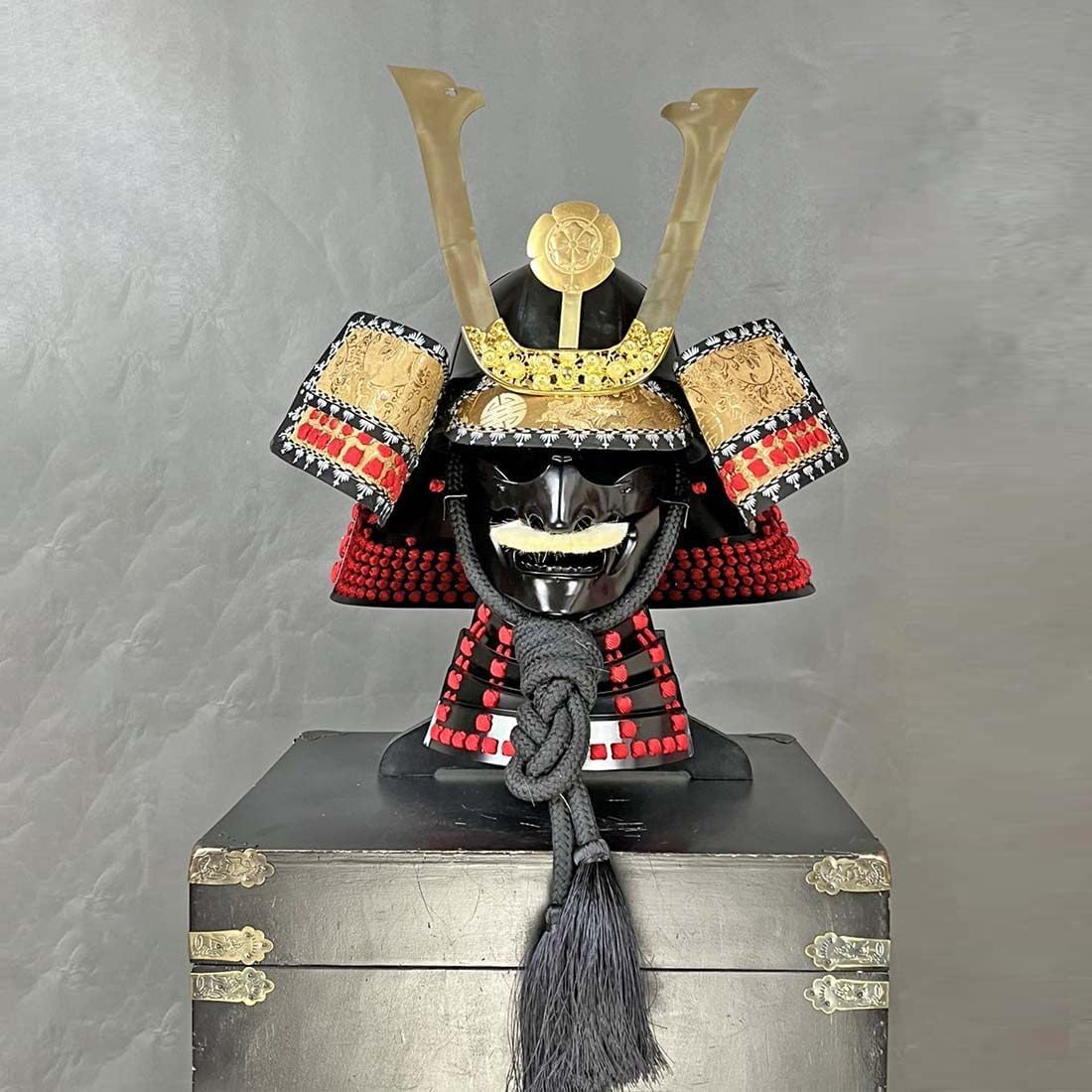 Samurai Armor Helmet, Japanese Antique Samurai Wearable Armor Helmet Display Prop