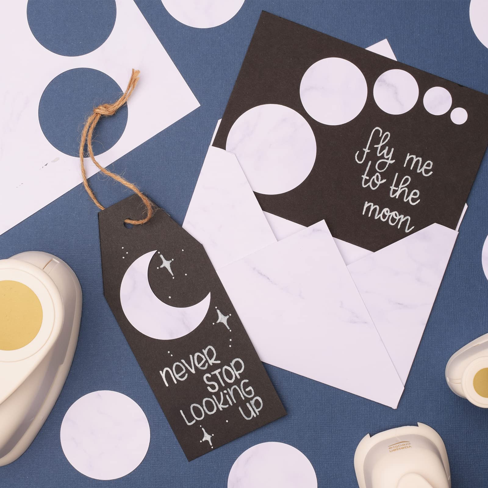 Vaessen Creative Stanzer Set, Motivstanzer Mit 5 Kreisen in verschiedenen Größen, 0,95 cm - 5 cm, 5 Stück, bis zu 250 g/m², zum Basteln Mit Papier Und Scrapbooking, Weiß-gold