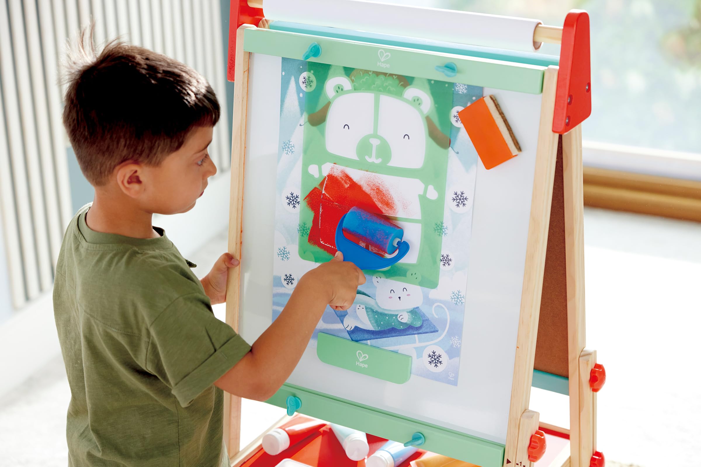 Hape Coffret Artistique Peintures à l'Éponge - Enfants de 3 Ans et Plus - pour Motricité Fine, Créativité - 4 Tubes Peinture, 5 Pochoirs A4, 2 Rouleaux Peinture Inclus - Activité Manuelle Coloriage