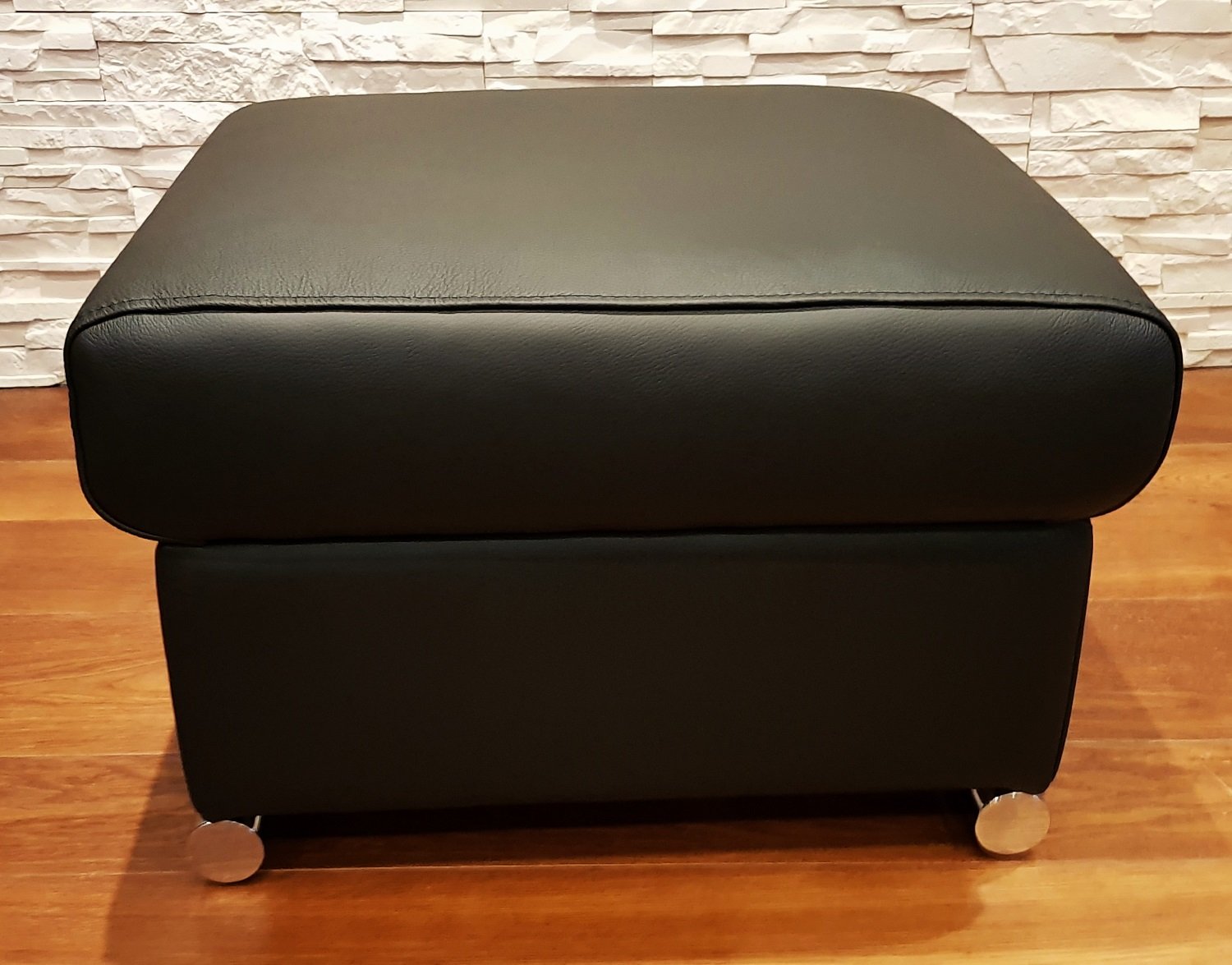 Quattro Meble Schwarz Echtleder Hocker aufklappbar mit Stauraum Sitzhocker Rindsleder Sitzwürfel 60x55 Fußhocker Polsterhocker Echt Leder Puff