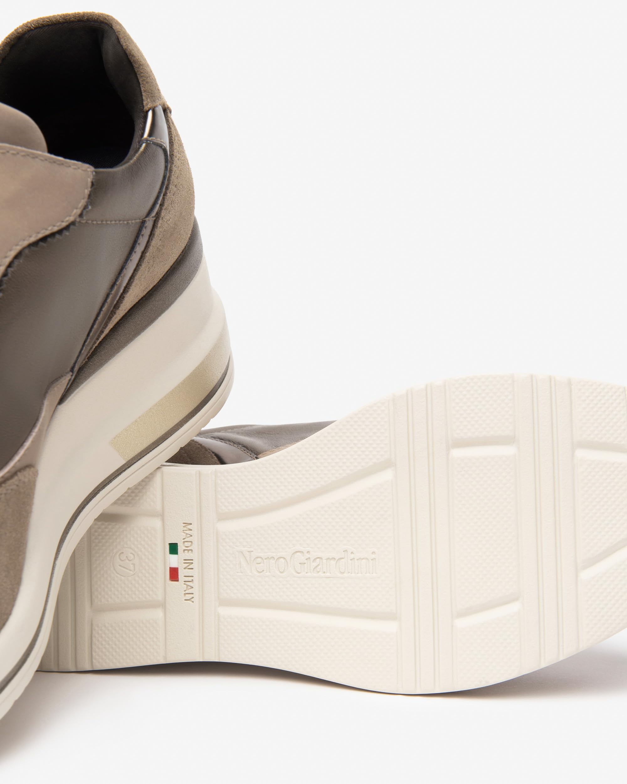 Nero Giardini I514130D Sneakers Femme en Cuir Velours, Vernis, Cuir Et Matière Technique