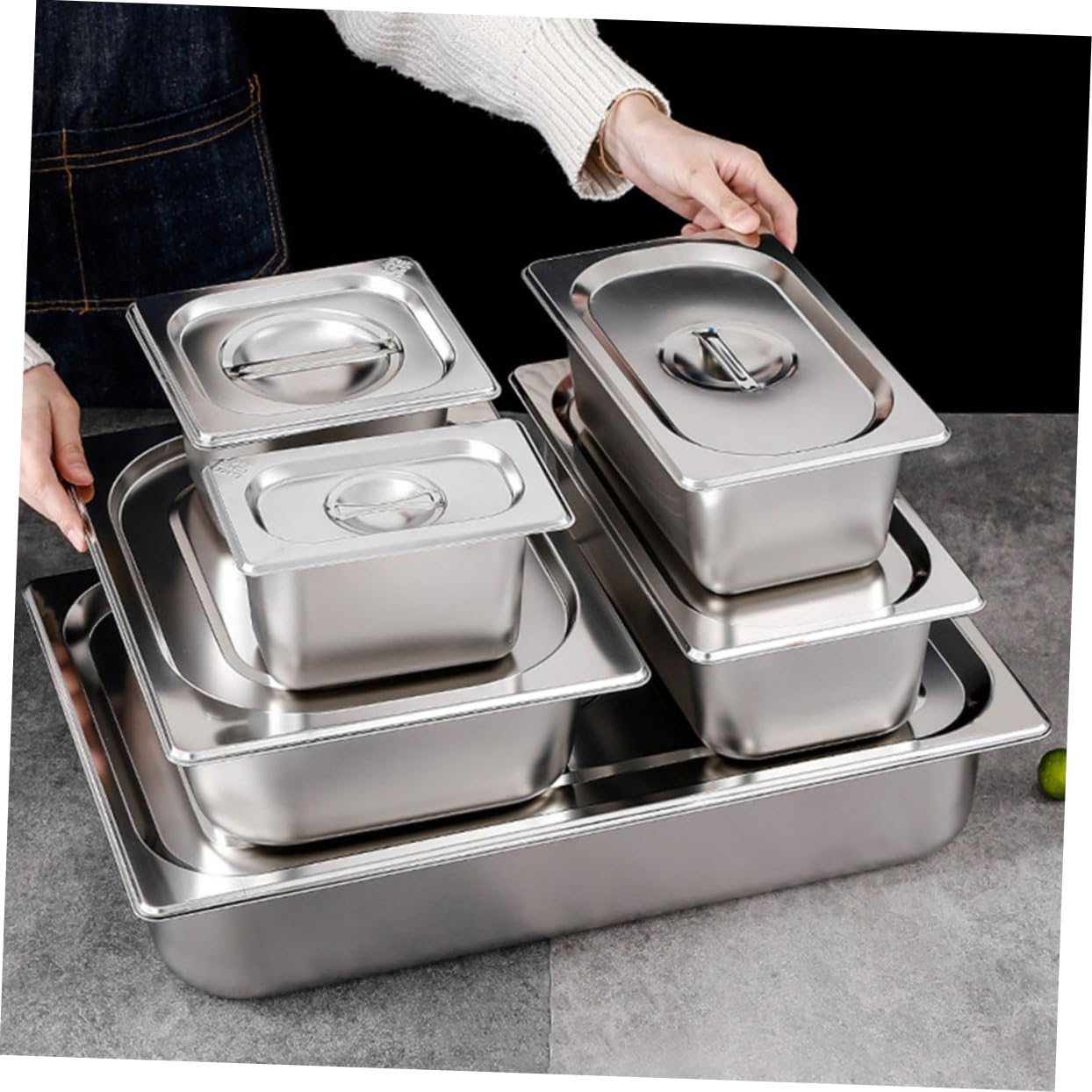 Mikinona Porta Cibo e Anti Macchie in Acciaio Inossidabile con Coperchio da Buffet e Angoli Arrotondati Design Semplice Facile da Pulire per Caffetterie e Pasticcerie