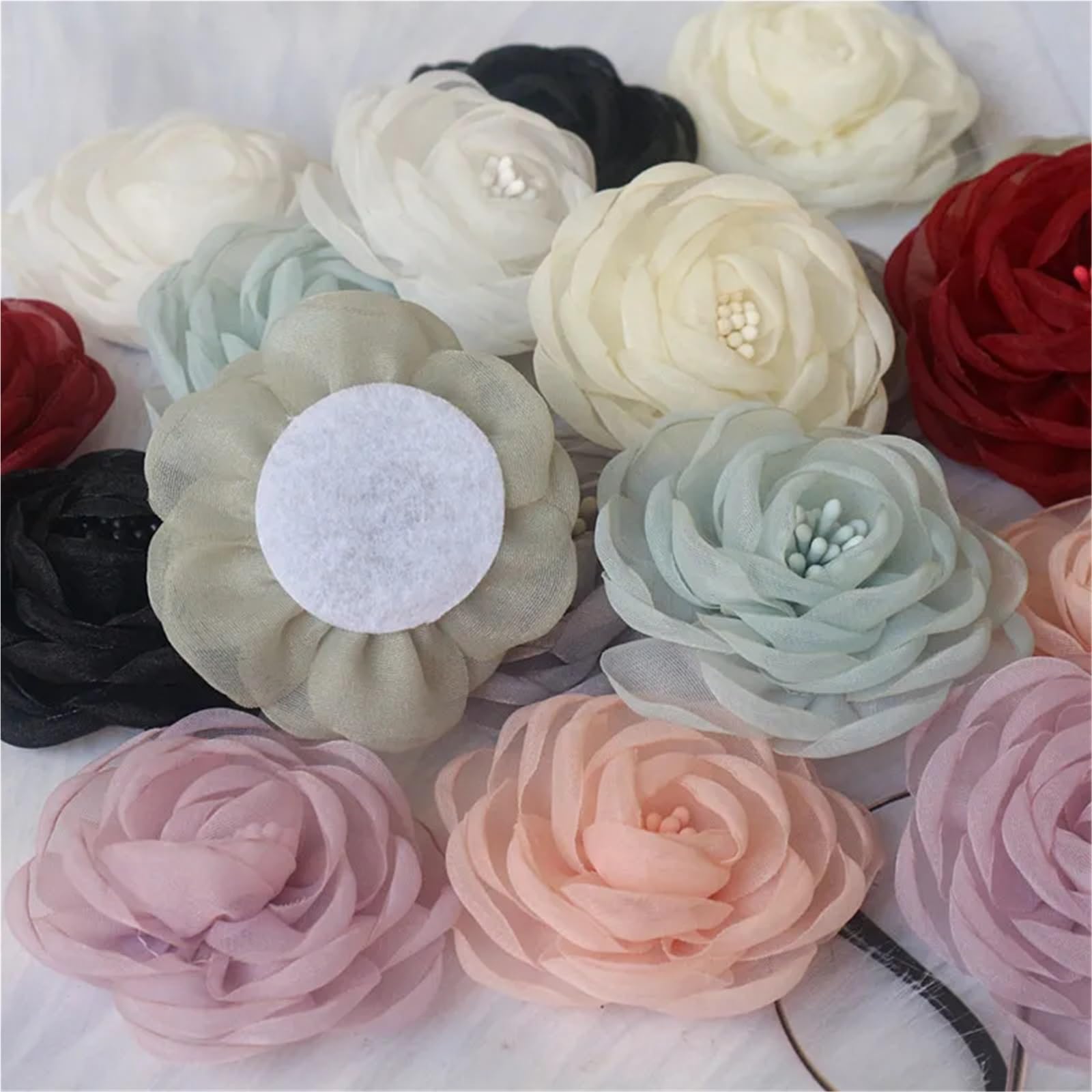 Mini Flores De Tela 50 Rosas Artificiales de 5, cm con núcleo Tela Gasa 3D for decoración Vestidos Boda, Sombreros y Costura DIY(White)