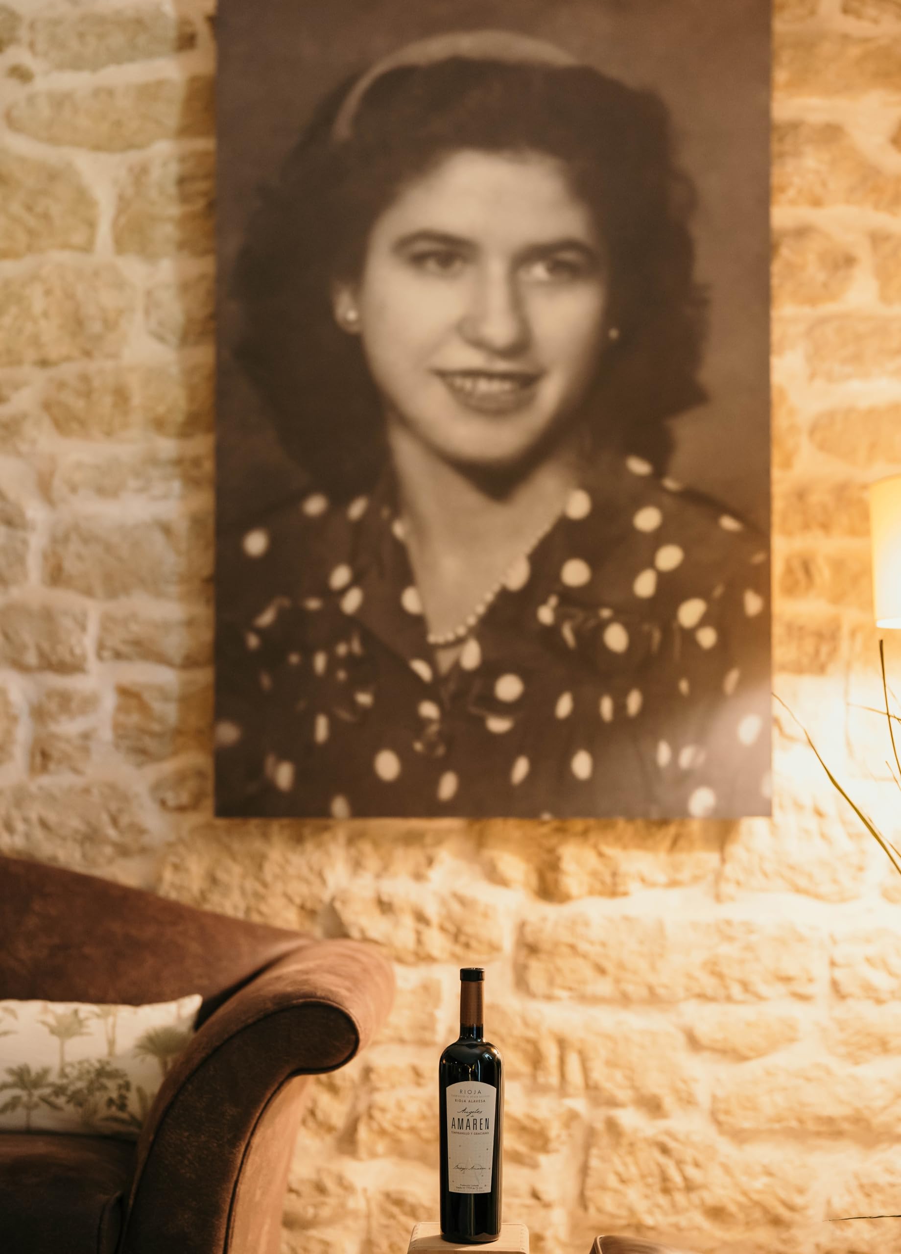 Ángeles de Amaren - Vino Tinto con D.O. Rioja - Elaborado con Variedad de Uva Tempranillo y Graciano - Notas Frutales - Barricas de Roble Francés y Americano - Incluye Estuche - 6 Botellas de 75 cl