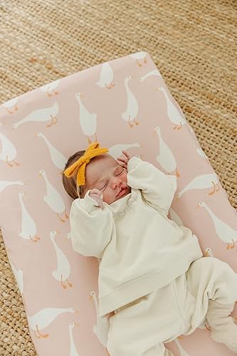 Miniatura 7 de Copper Pearl Funda de punto prémium para cambiador suave, elegante y universal para todos los cambiadores de pañales estándar, fundas de cambiador