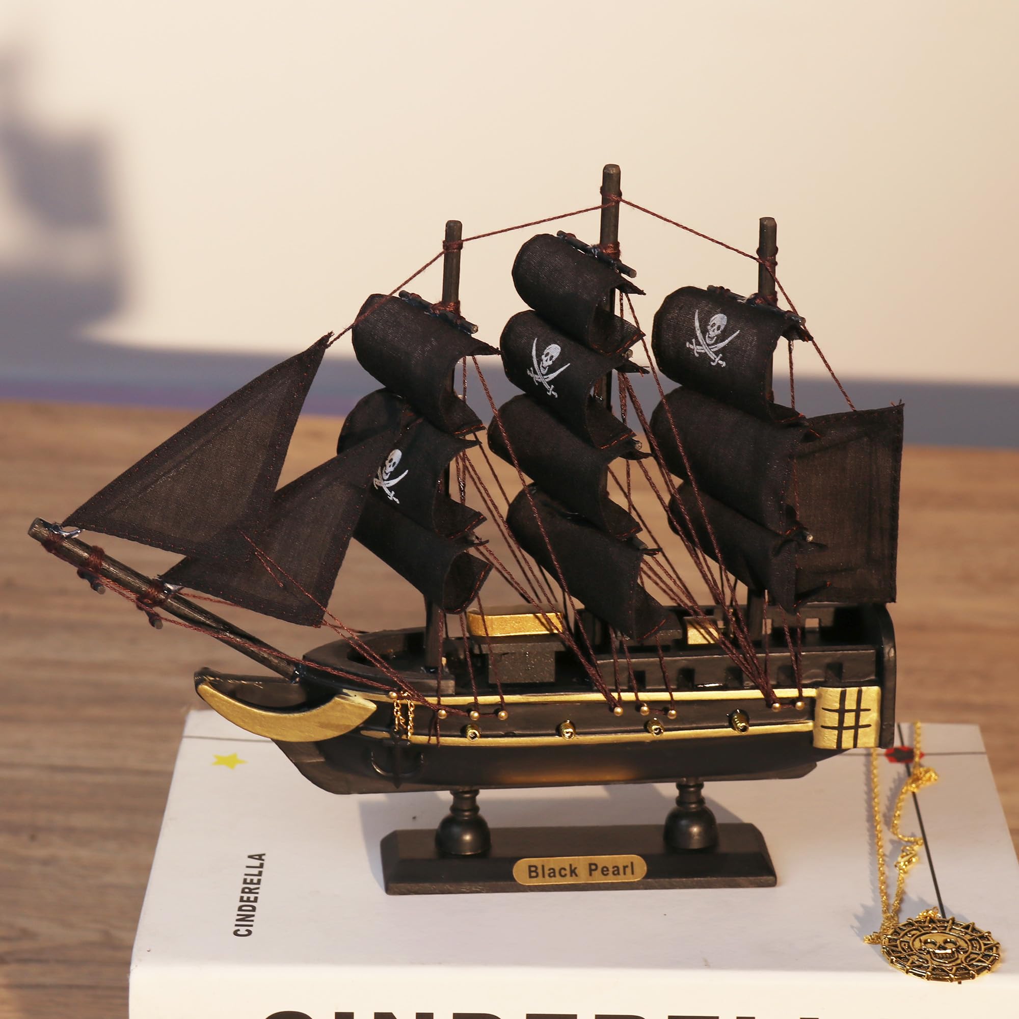 The Black Pearl – Bateau pirate en bois pré-construit 25,4 cm – Décoration nautique des Caraïbes entièrement assemblée (25,4 cm en bois noir perle)