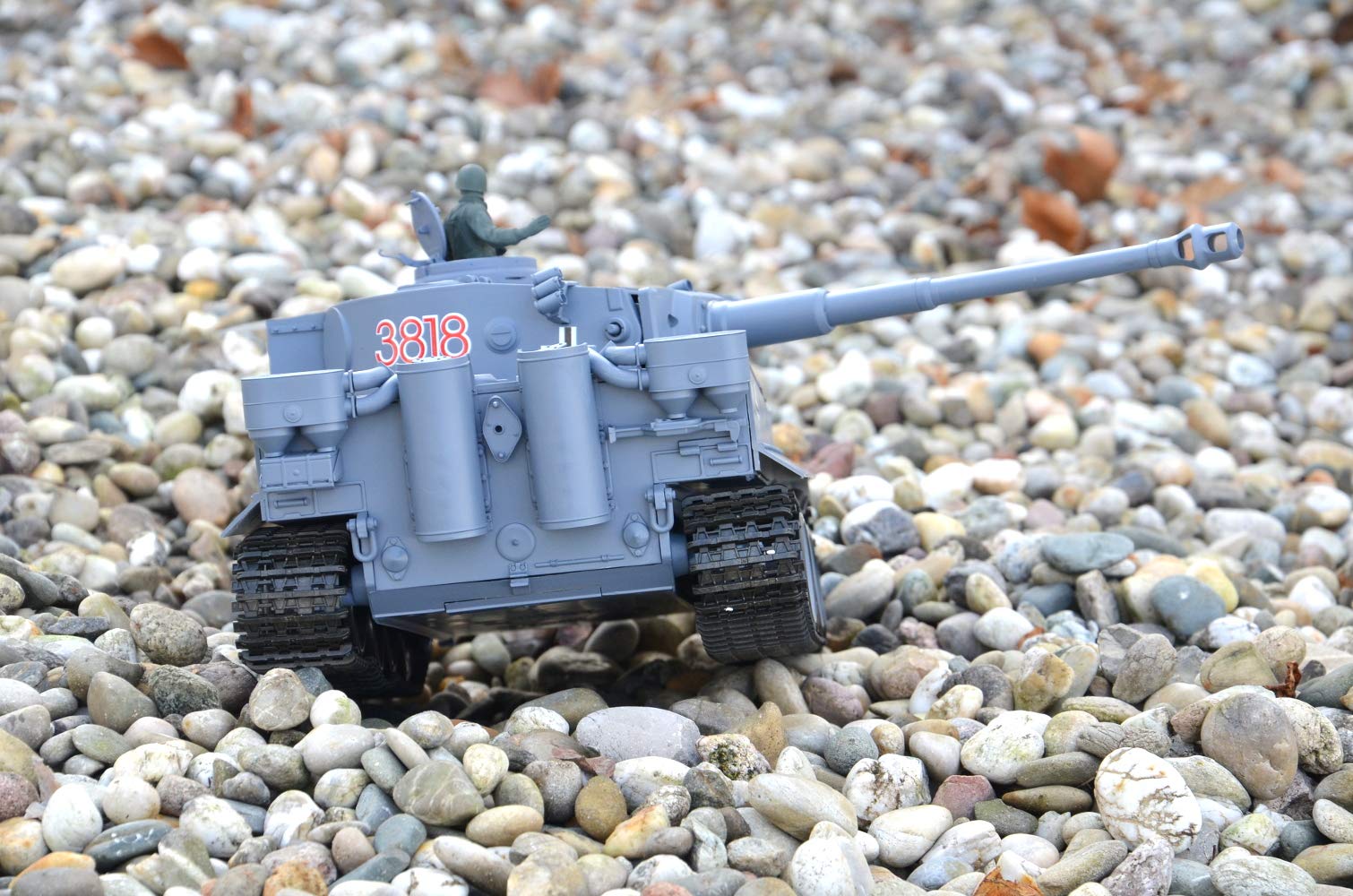 ES-TOYS Czołg zdalnie sterowany z funkcją strzelania German Tiger I Heng Long 1:16 dym i dźwięk + stalowa przekładnia, 2,4 GHz - V7.0 Upgrade Edition